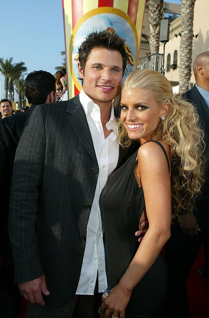 Nick Lachey and wife Jessica Simpson arrive to the 2005 MTV Movie Awards at the Shrine Auditorium June 4, 2005, in Los Angeles, California. | Source: Getty Images.