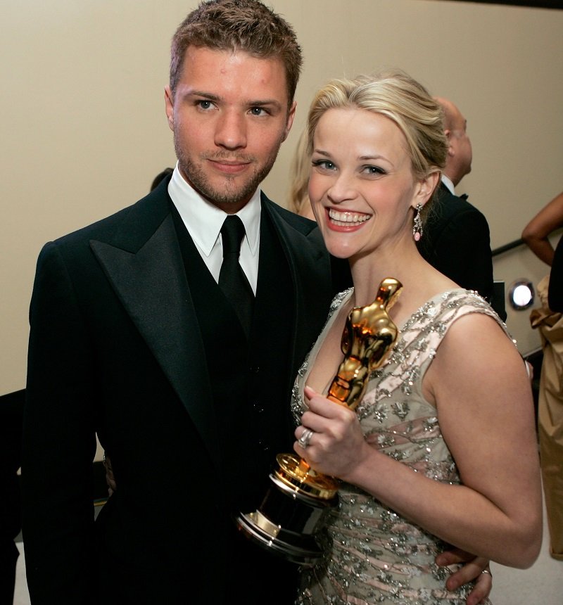 Reese Witherspoon and her husband Ryan Phillippe on March 5, 2006 in Hollywood, California | Photo: Getty Images 