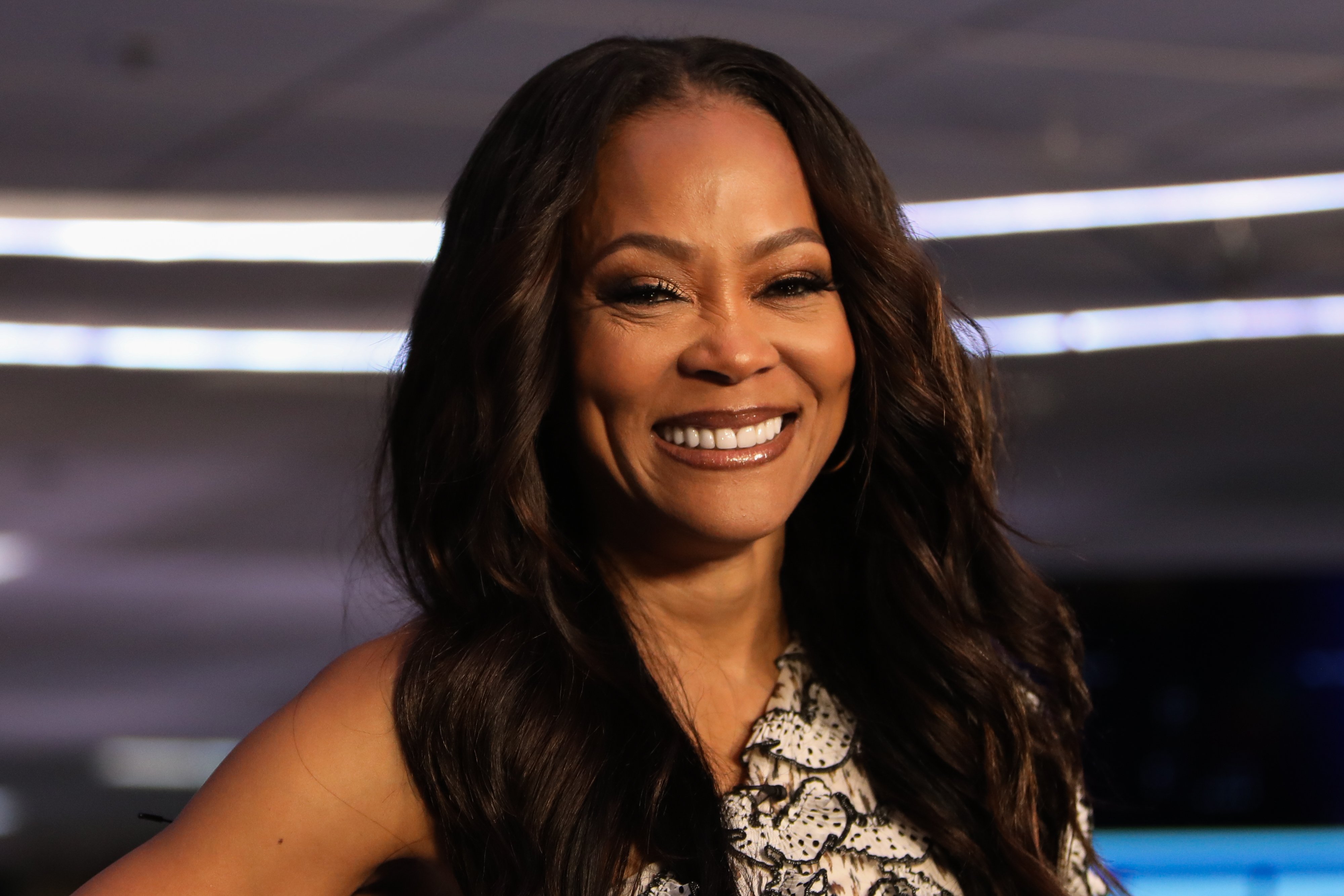 Robin Givens visits "Extra" at Burbank Studios on November 12, 2019 in Burbank, California | Photo: GettyImages