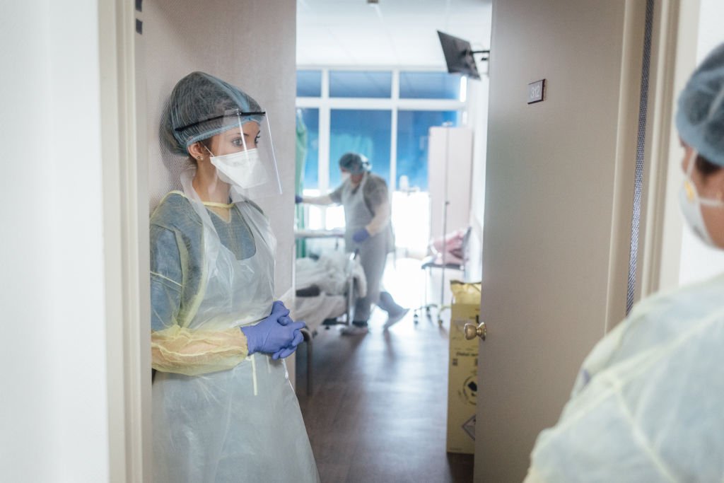 Des infirmières travaillant dans une clinique de test pour le Coronavirus le 7 avril 2020. l Source : Getty Images Des infirmières travaillant dans une clinique de test pour le Coronavirus le 7 avril 2020. l Source : Getty Images
