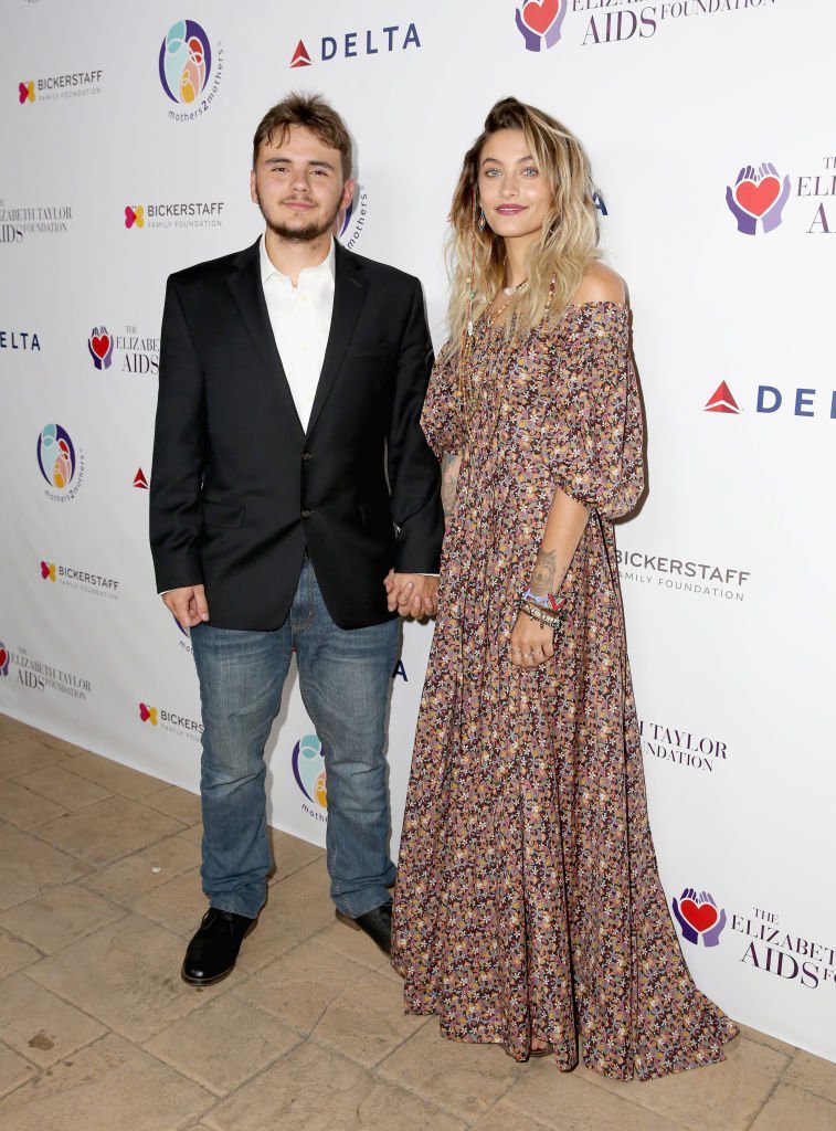 Prince Jackson (L) and Paris Jackson attend The Elizabeth Taylor AIDS Foundation and mothers2mothers dinner at Ron Burkle's Green Acres Estate on October 24, 2017, in Beverly Hills, California. | Source: Getty Images.