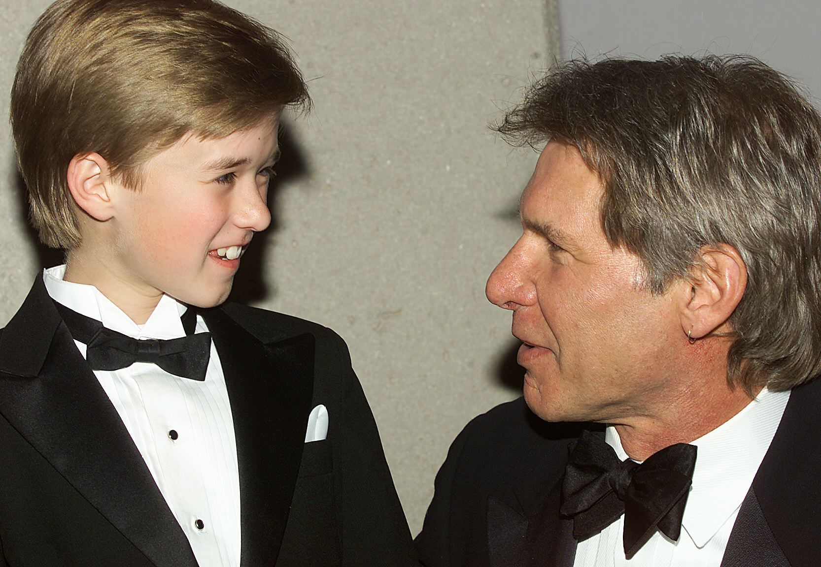 Hayley Joel Osment and Harrison Ford backstage at the 26th People's Choice Awards on January 9, 2000 in Pasadena, California. | Source: Getty Images