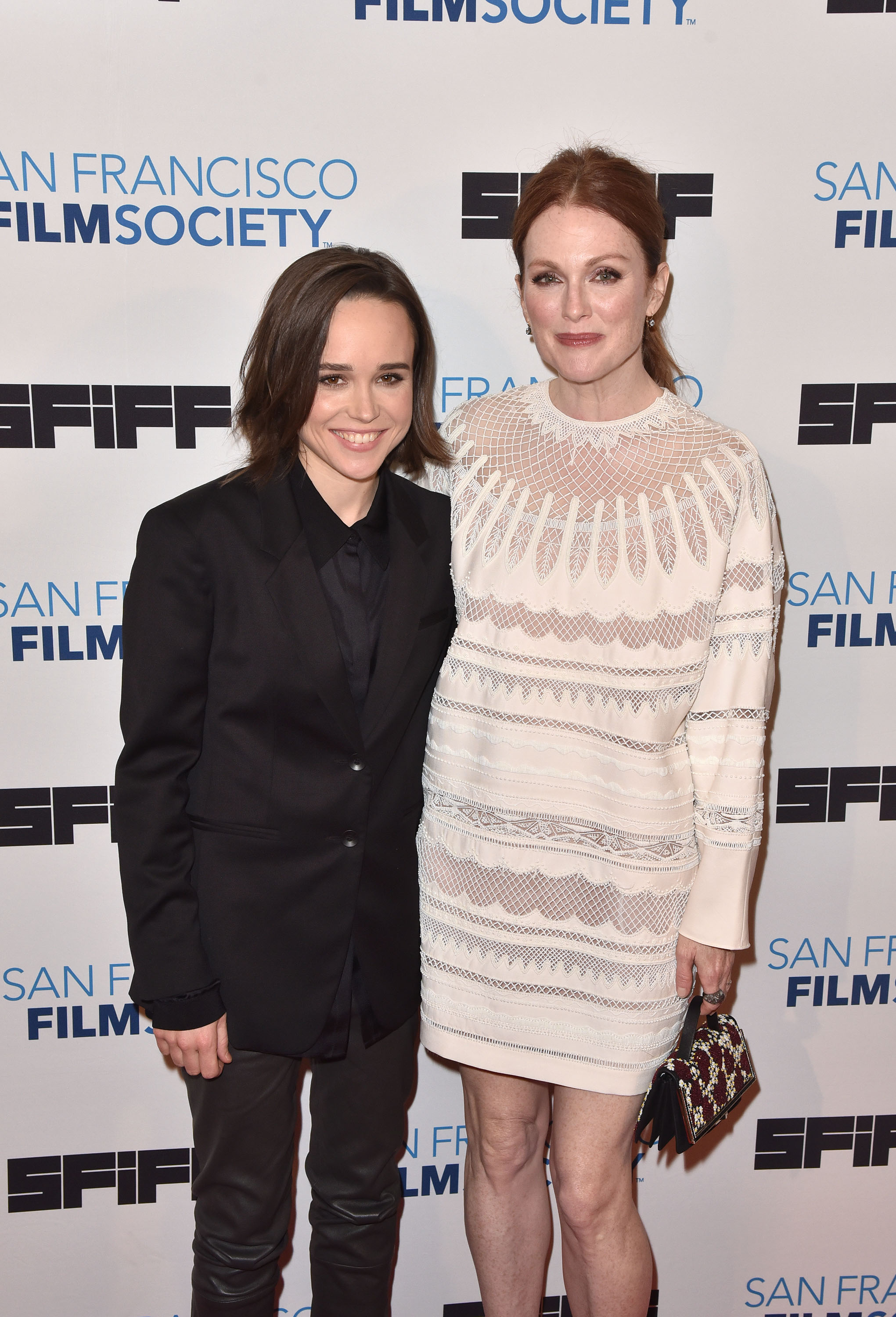 Elliot Page and Julianne Moore pose during the premiere screening of "Freeheld" on October 7, 2015 | Source: Getty Images