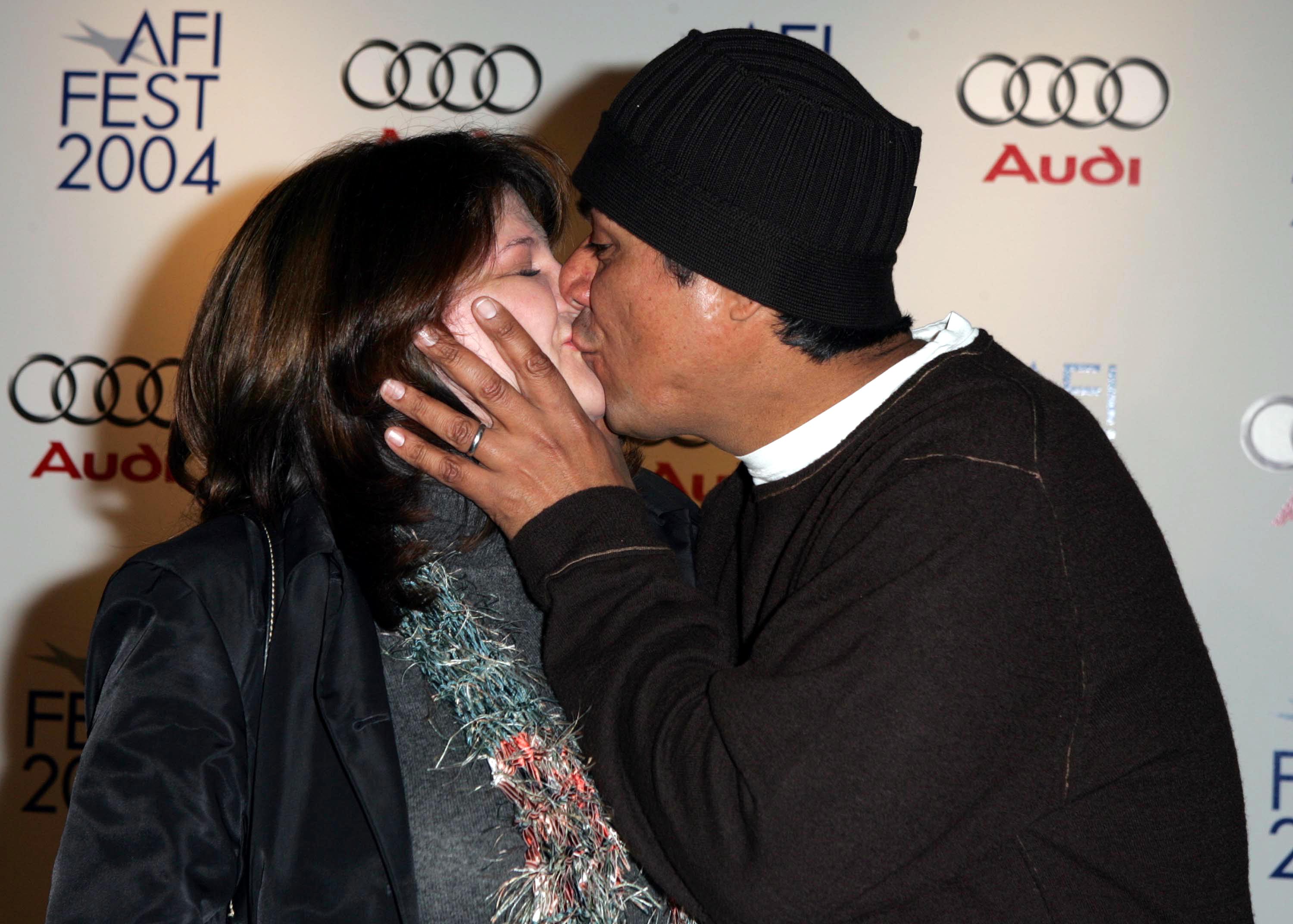 The duo pictured kissing at the AFI Film Festival screening of "Innocent Voices" on November 6 2004, in Hollywood, Los Angeles. | Source: Getty Images