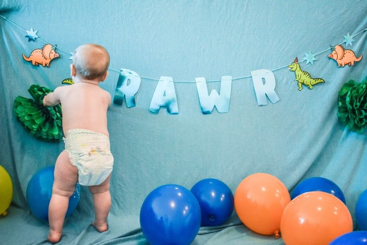 Un enfant portant une couche. | Photo : Unsplash