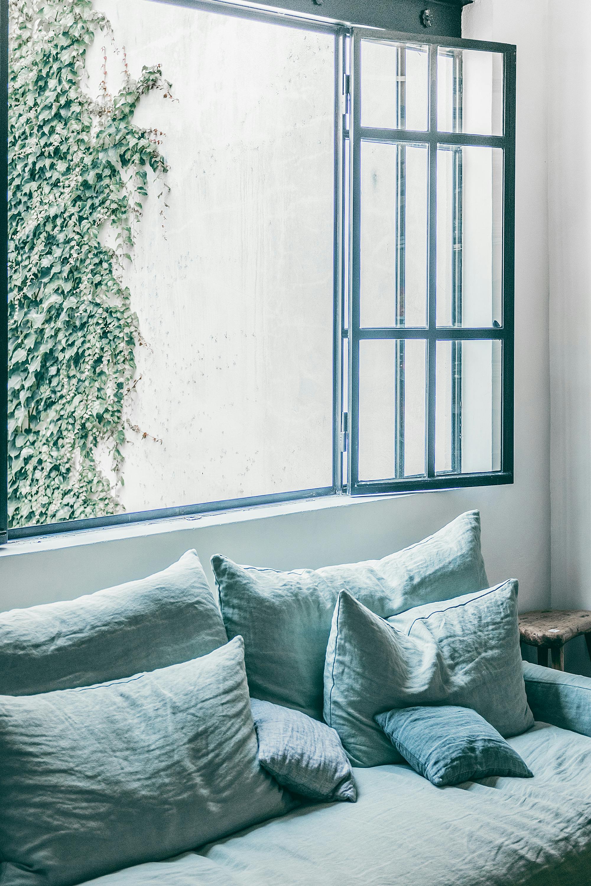 An open window in a room | Source: Pexels