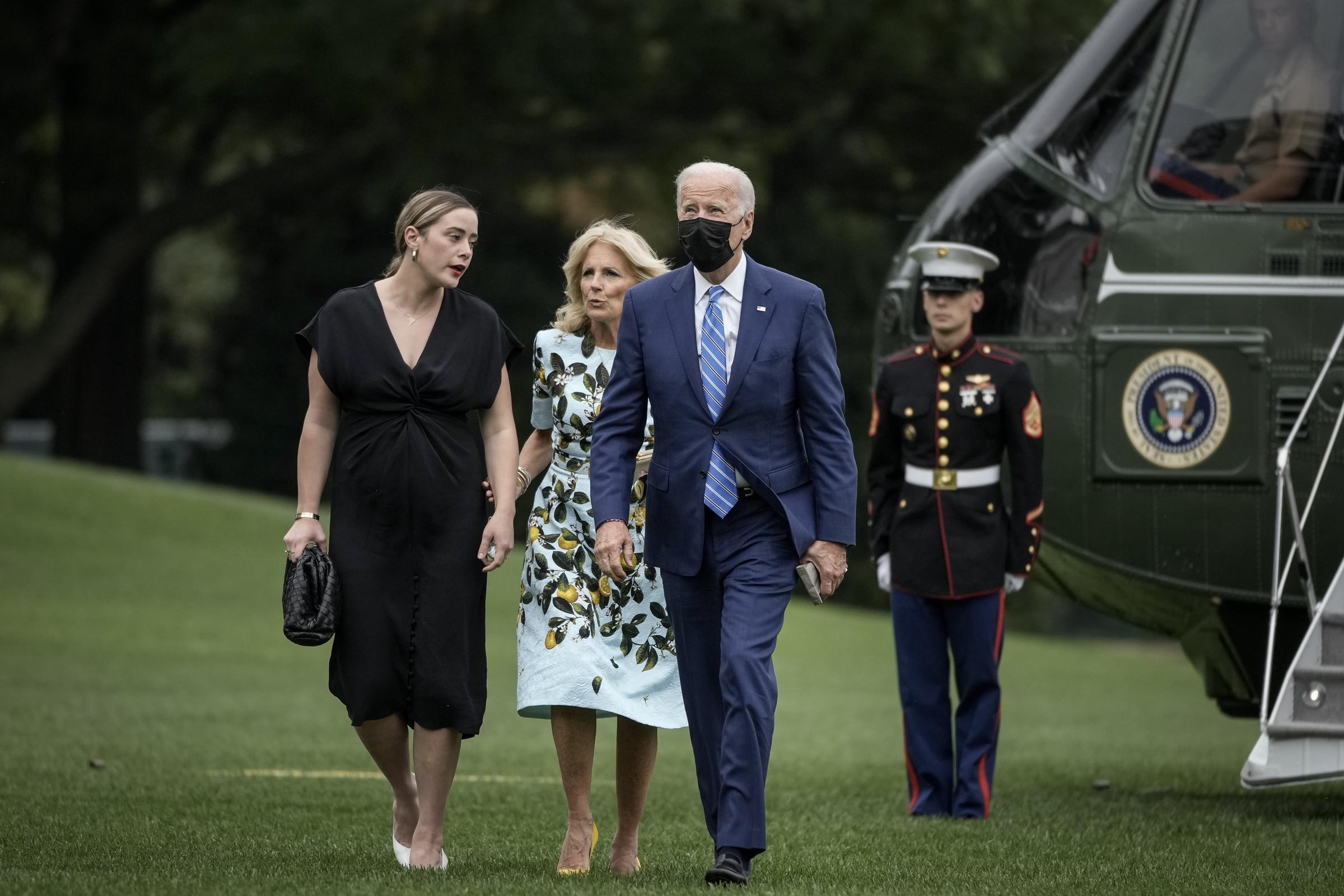 Naomi, Jill, and Joe Biden exiting Marine One on the South Lawn of the White House in Washington, DC. on October 11, 2021. | Source: Getty Images