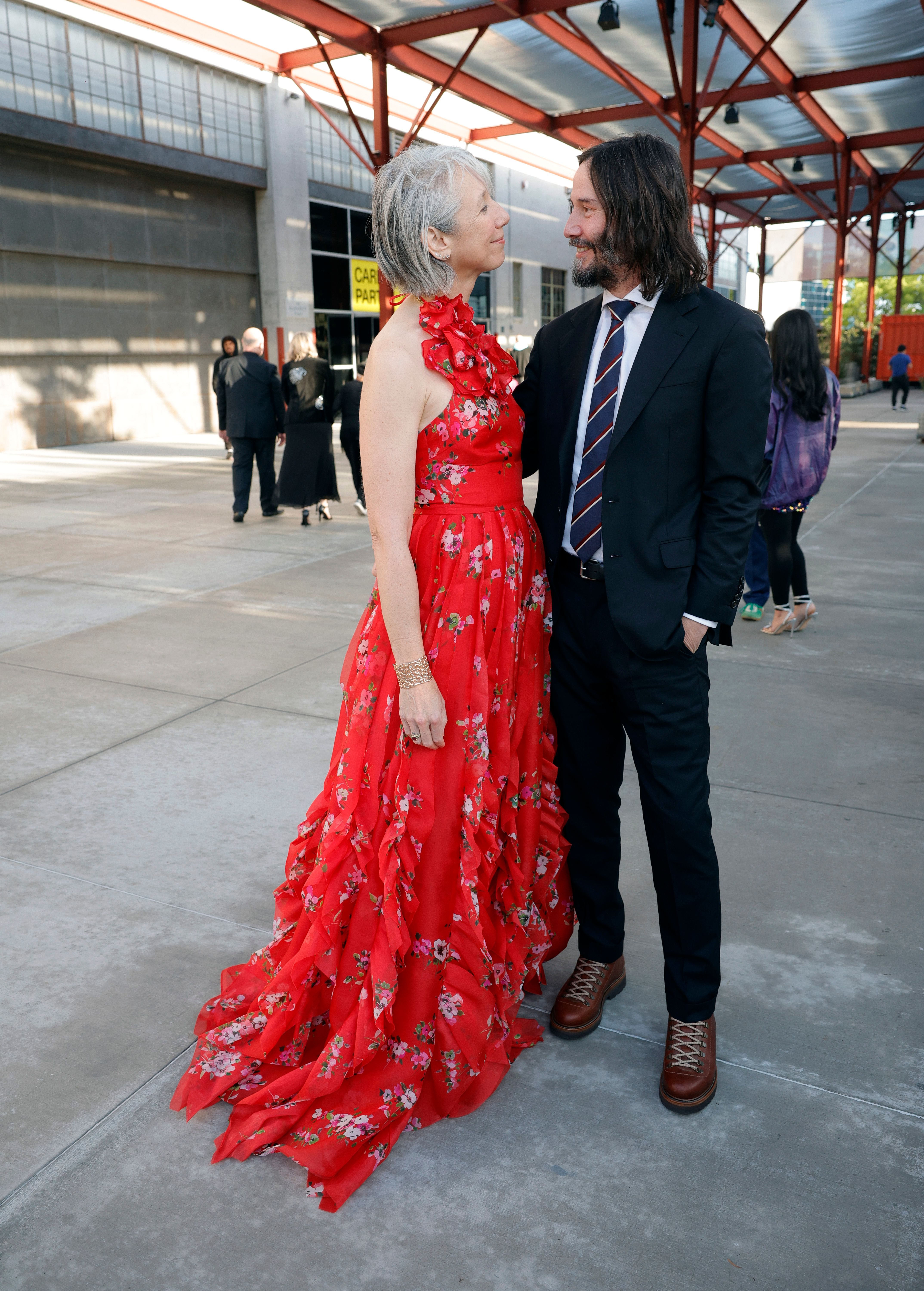 Alexandra Grant and Keanu Reeves sharing a tender moment at the 2023 MOCA Gala. | Source: Getty Images