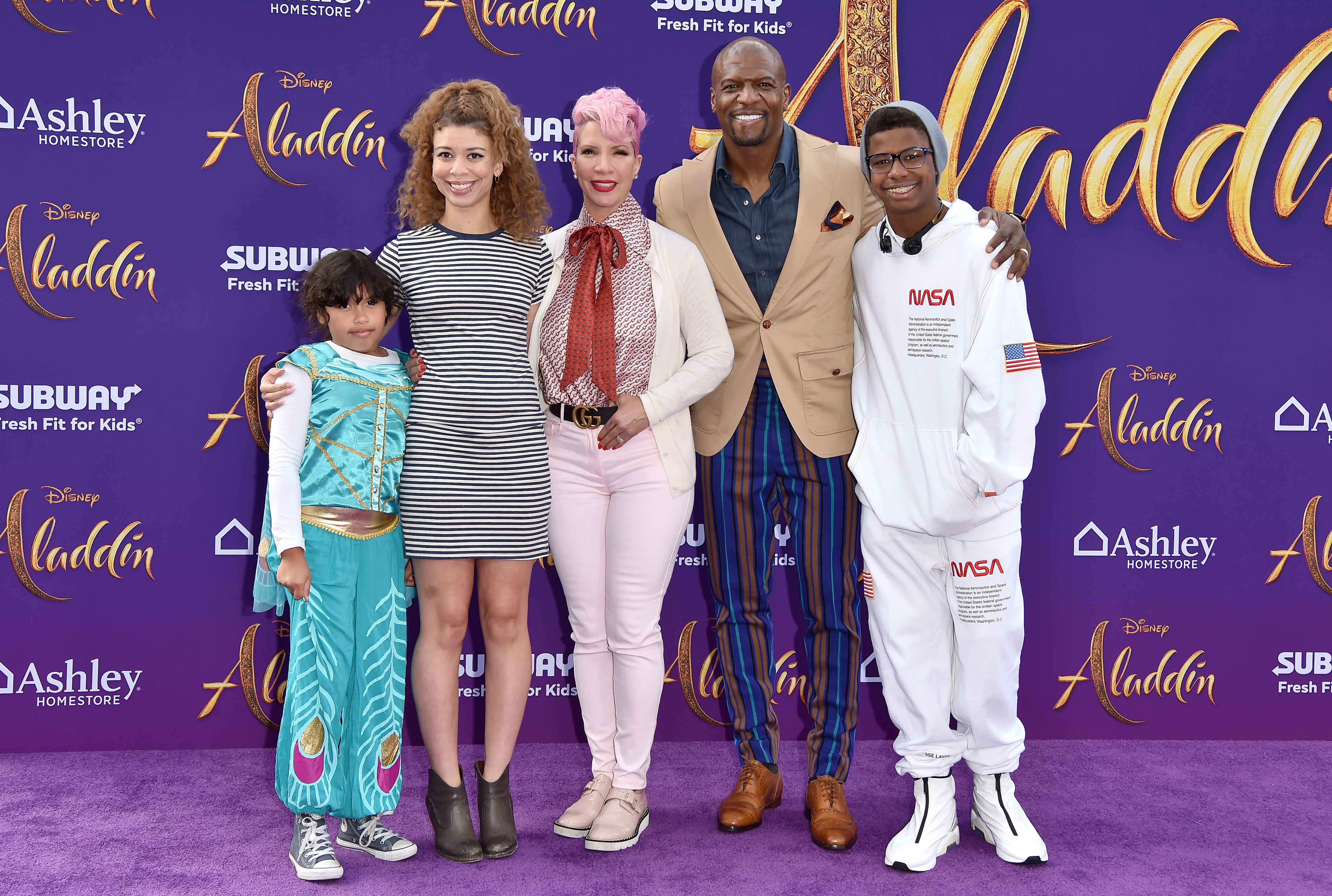 Miley, Naomi, Rebecca, Terry, and Isaiah Crews attend the premiere of "Aladdin" on May 21, 2019 | Source: Getty Images