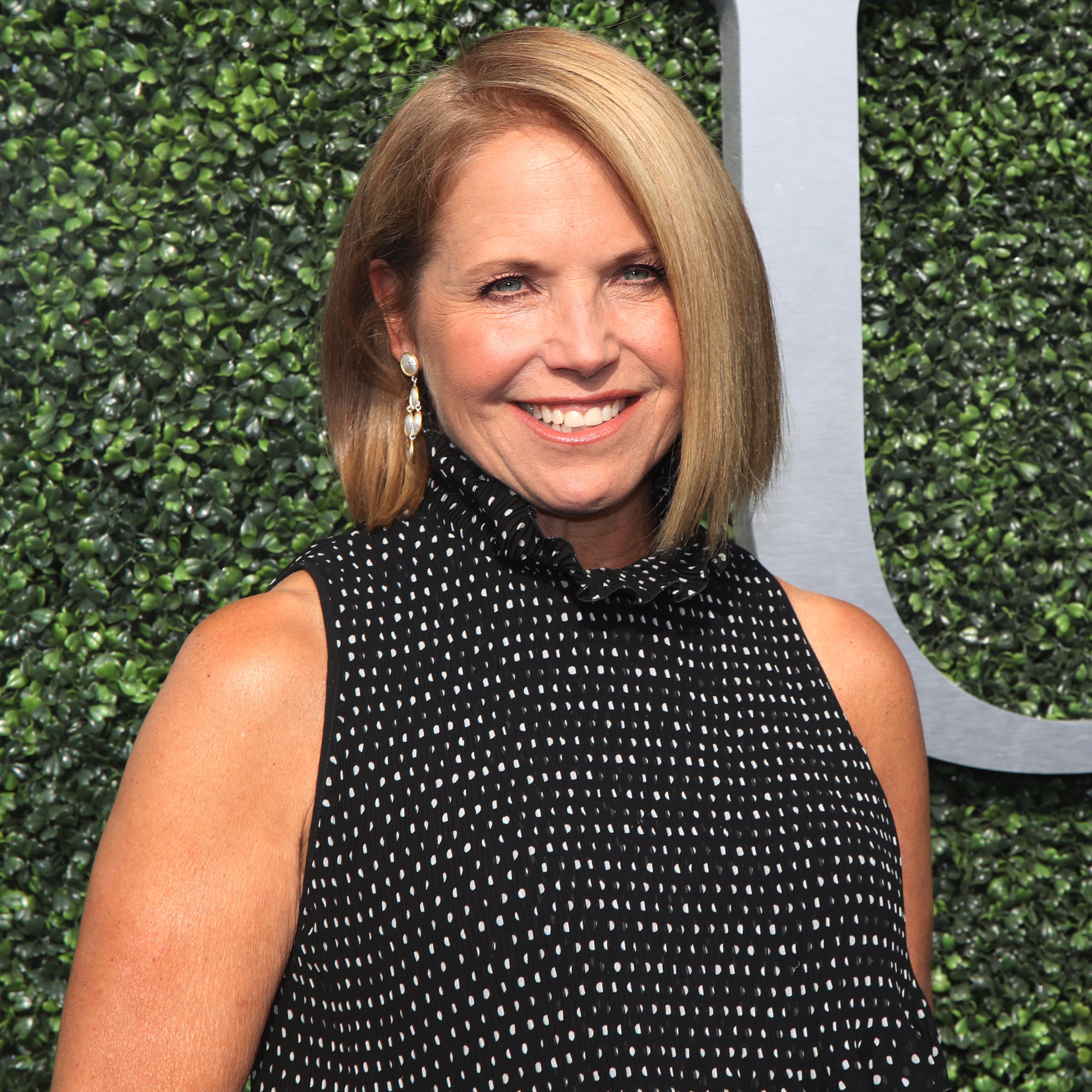 Katie Couric on the blue carpet before US Open 2017 opening night ceremony at Tennis Center in New York | Photo: Shutterstock