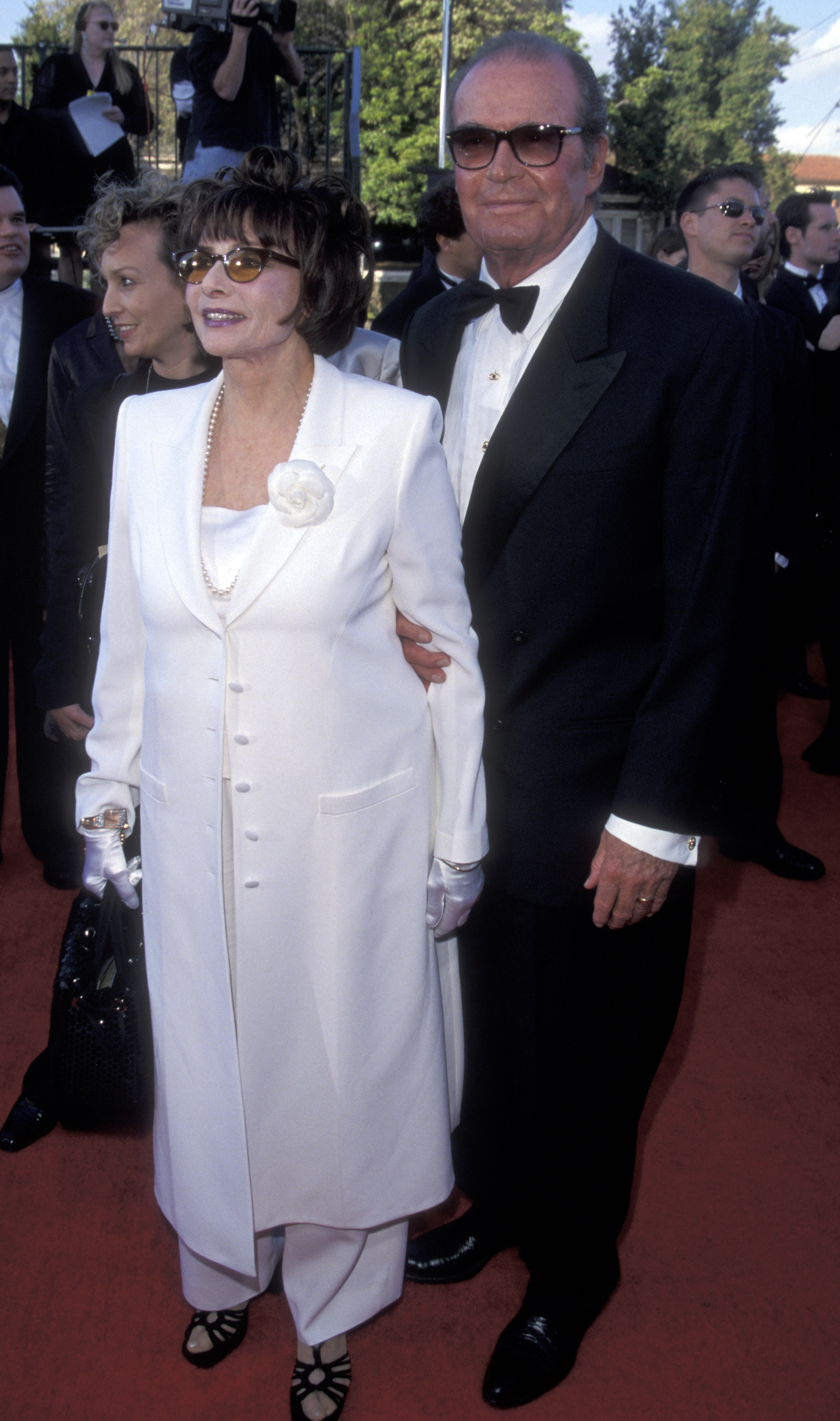James Garner and wife Lois Garner at the Shrine Auditorium in Los Angeles, California on March 7, 1999 | Source: Getty Images