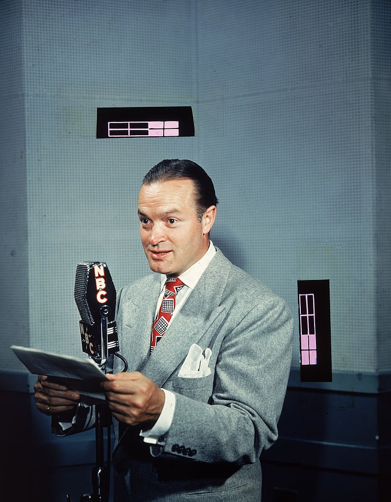 Bob Hope spoke with a script at an NBC radio on January 01, 1940 | Photo: Getty Images