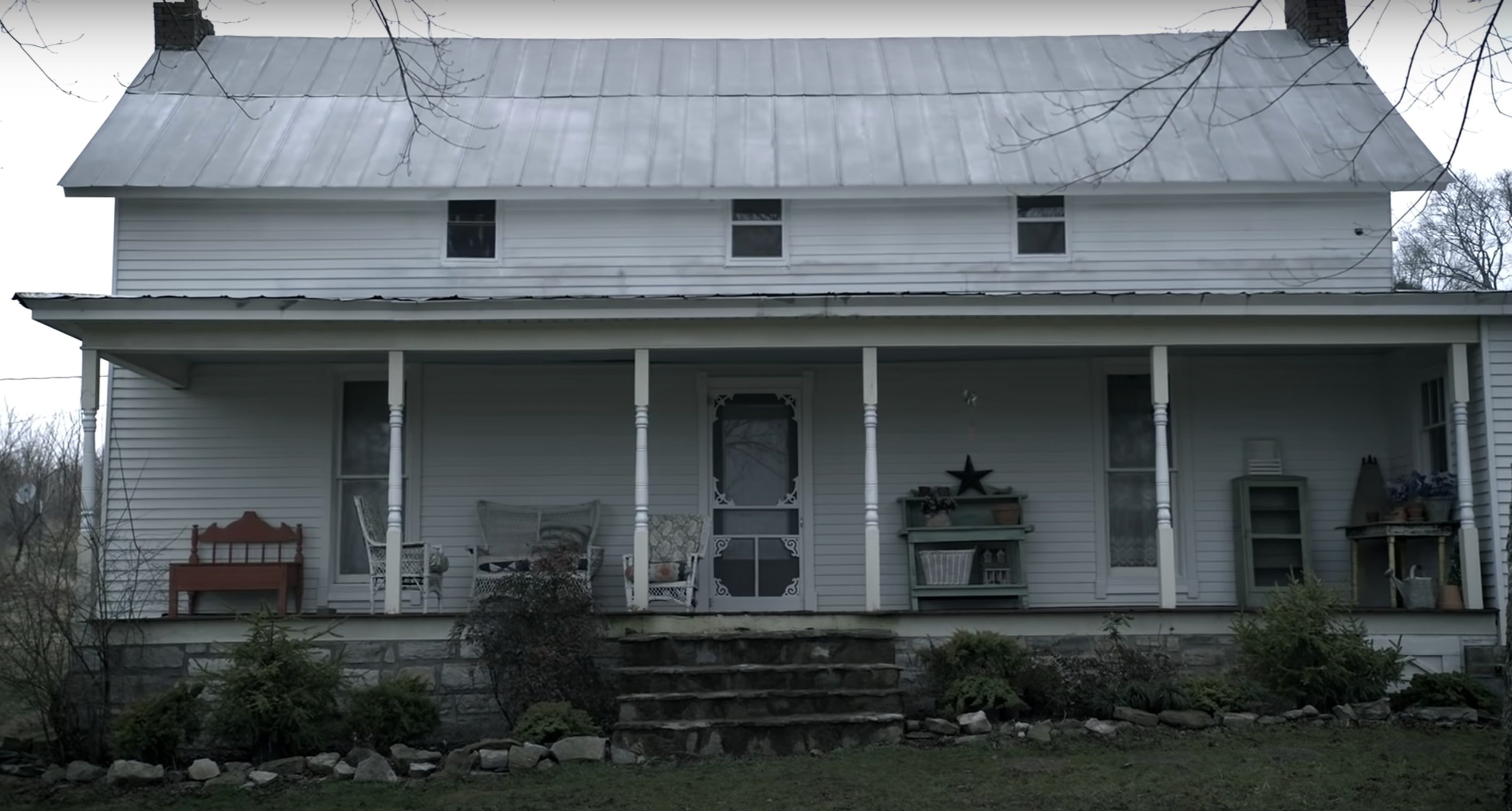 An old house as seen in Miranda Lambert's song "The House That Built Me" | Source: YouTube/@mirandalambert