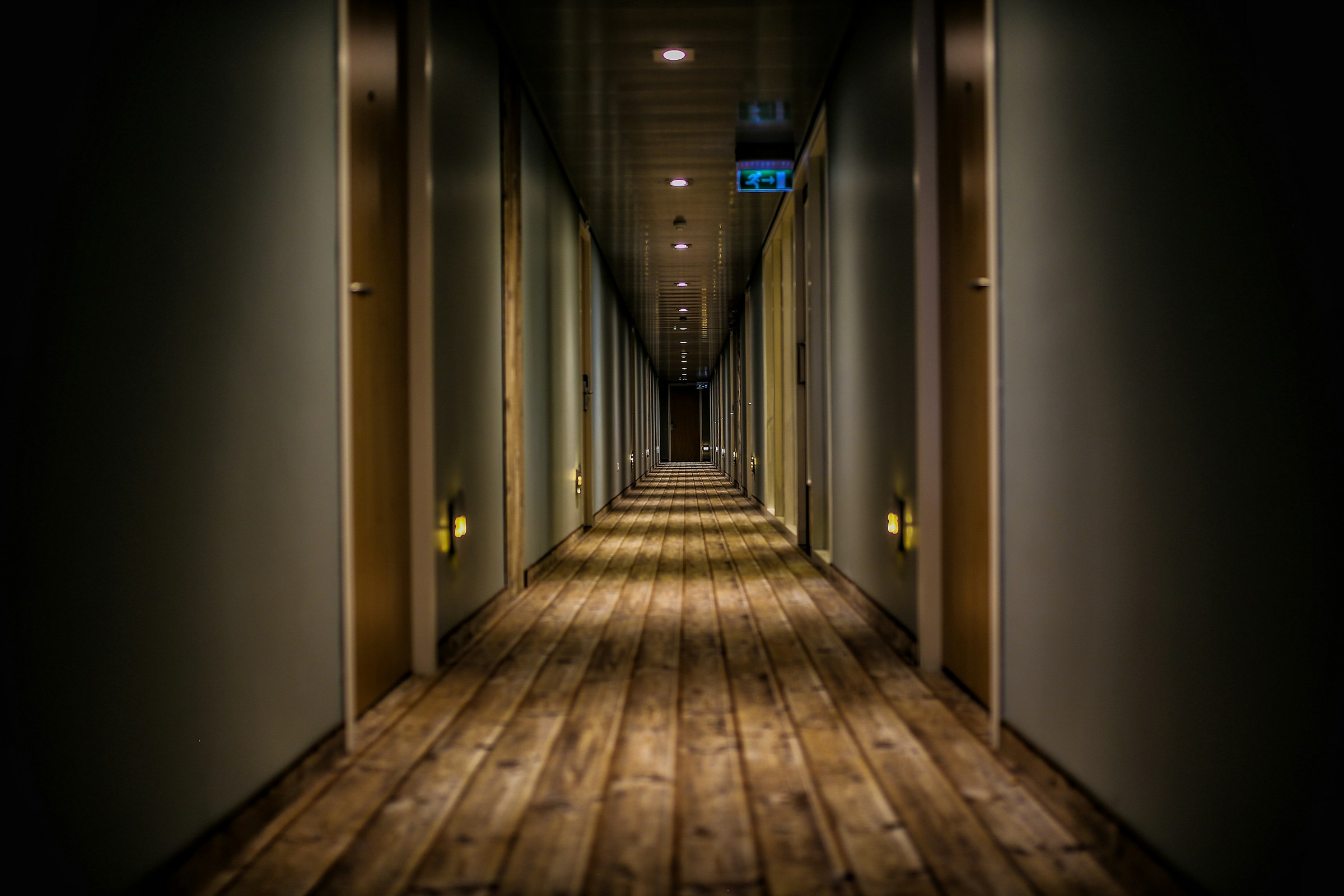 A hotel hallway | Source: Unsplash