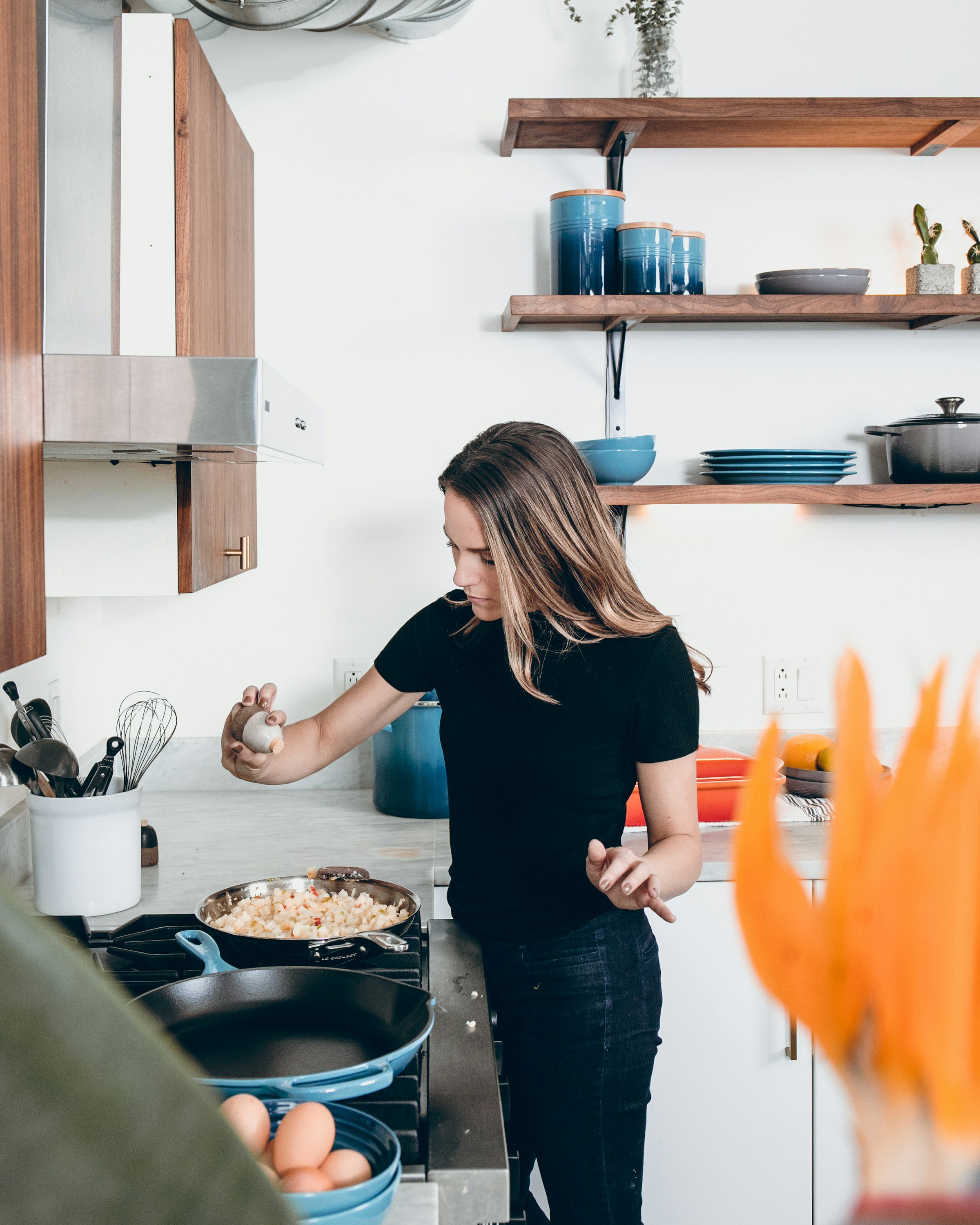 A woman cooking | Source: Unsplash