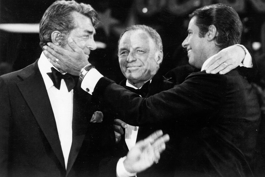  Singers Dean Martin, Frank Sinatra and Jerry Lewis perform during the 1976 telecast of The Jerry Lewis MDA Telethon in Los Angeles, California. | Source: Getty Images