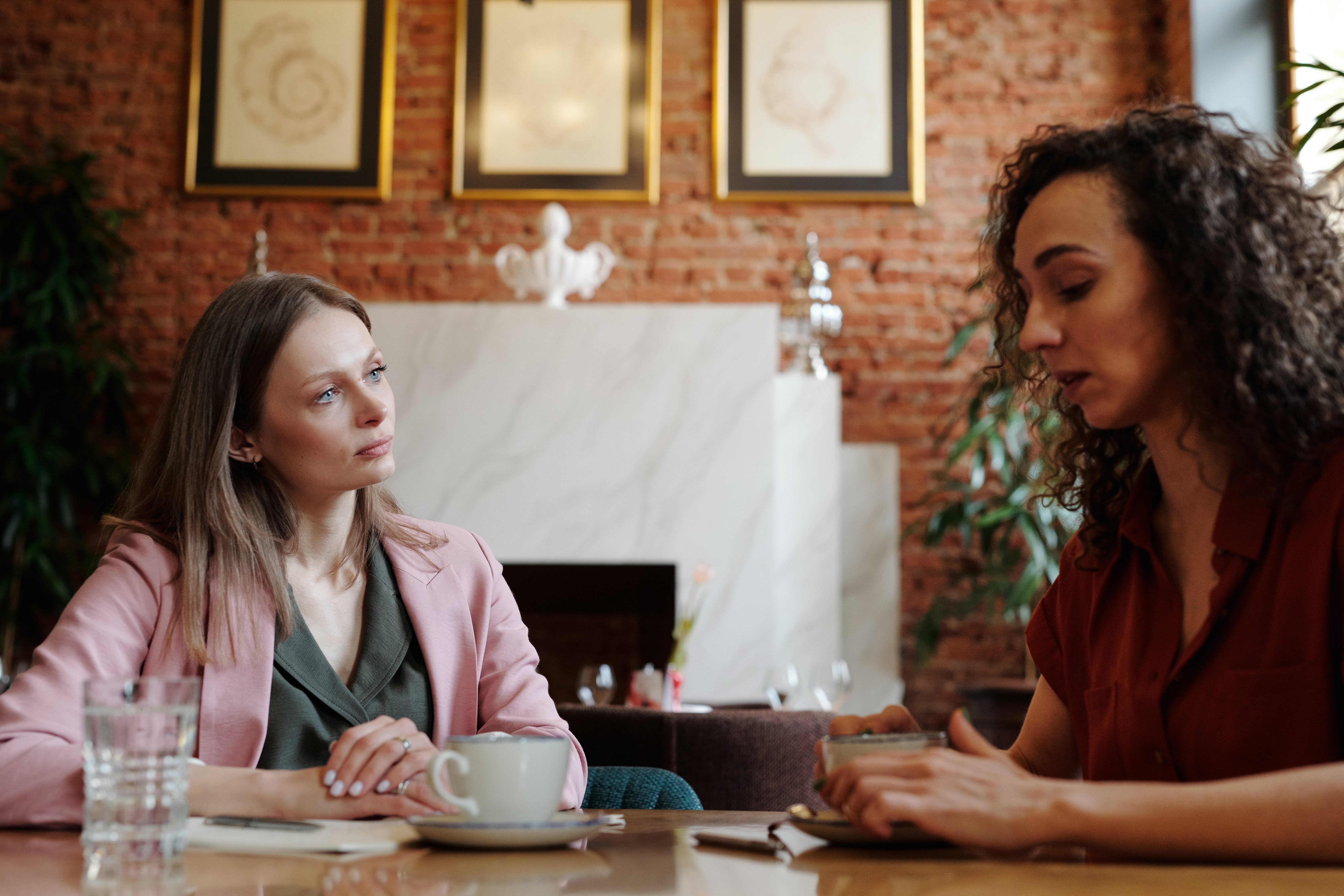 Two women talking in a coffee shop | Source: Pexels