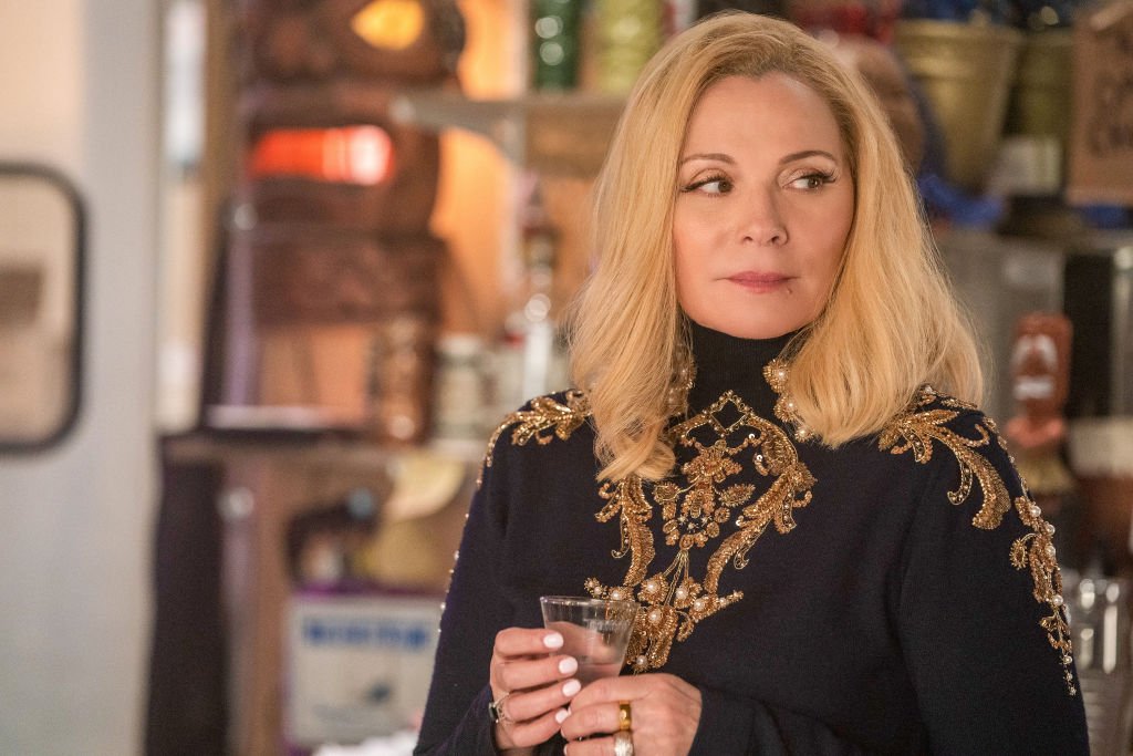 Kim Cattrall dans l'épisode "John 3:3" de FILTHY RICH diffusé le lundi 28 septembre. | Photo : Getty Images