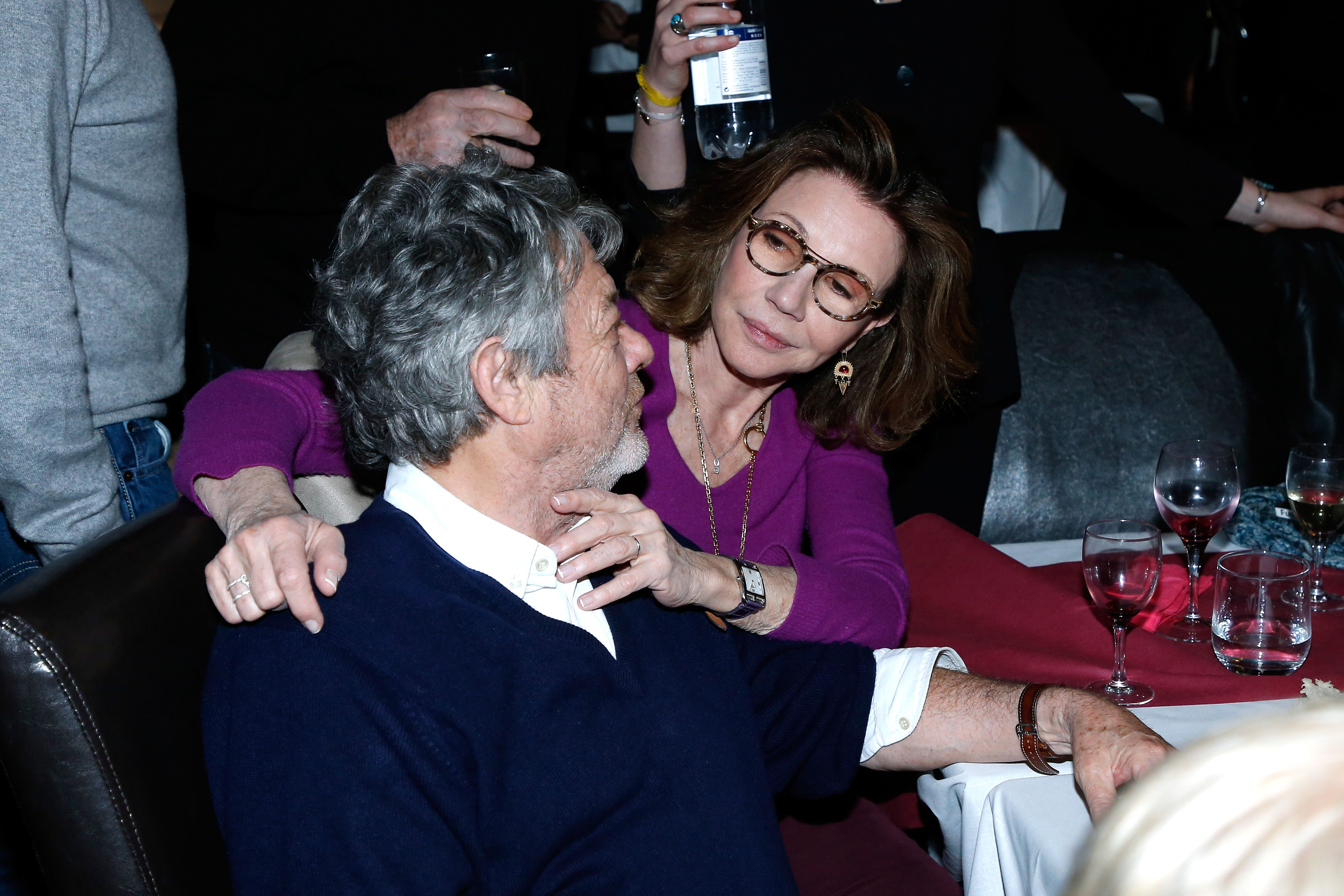 Jean-Louis Borloo et Béatrice Schonberg assistent au dîner en l'honneur de Nathalie Baye à La Chope des Puces, le 30 avril 2018 à Saint-Ouen, en France. | Photo : Getty Images