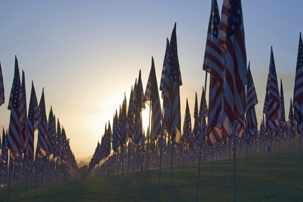 3000 banderas en conmemoración a las víctimas del 11 de septiembre de 2009, Malibu CA. | Fuente: Shutterstock 3000 banderas en conmemoración a las víctimas del 11 de septiembre de 2009, Malibu CA. | Fuente: Shutterstock