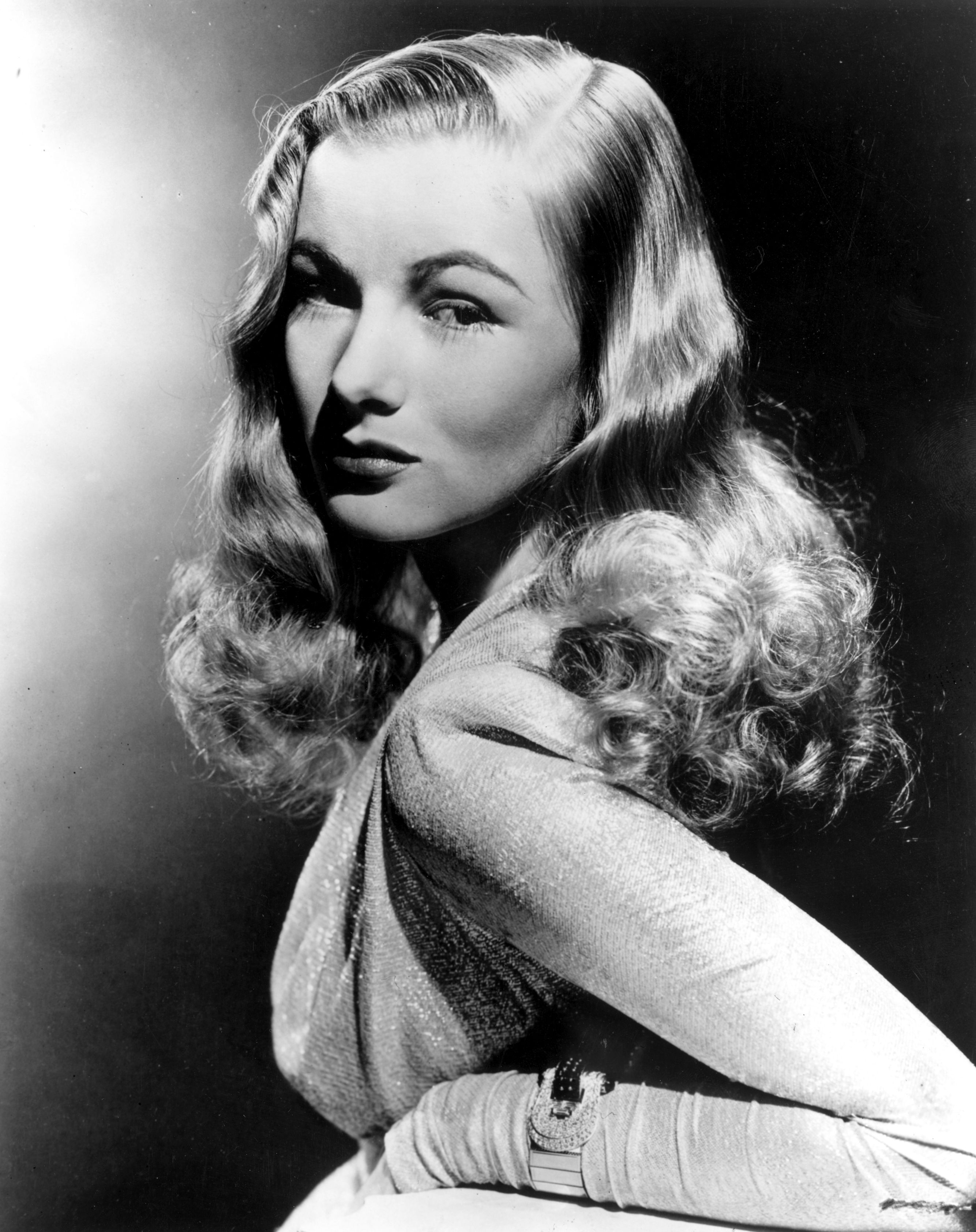 A portrait of the Glamorous actress Veronica Lake on January 01, 1945 | Photo: Getty Images