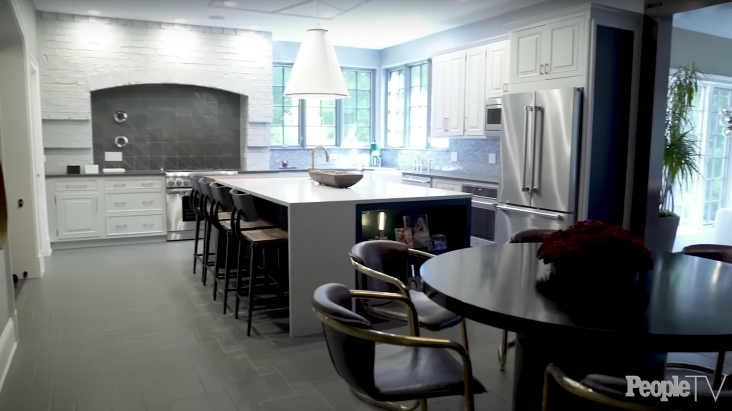 Donnie Wahlberg and Jenny McCarthy's kitchen from a video dated October 11, 2019. | Source: YouTube/people