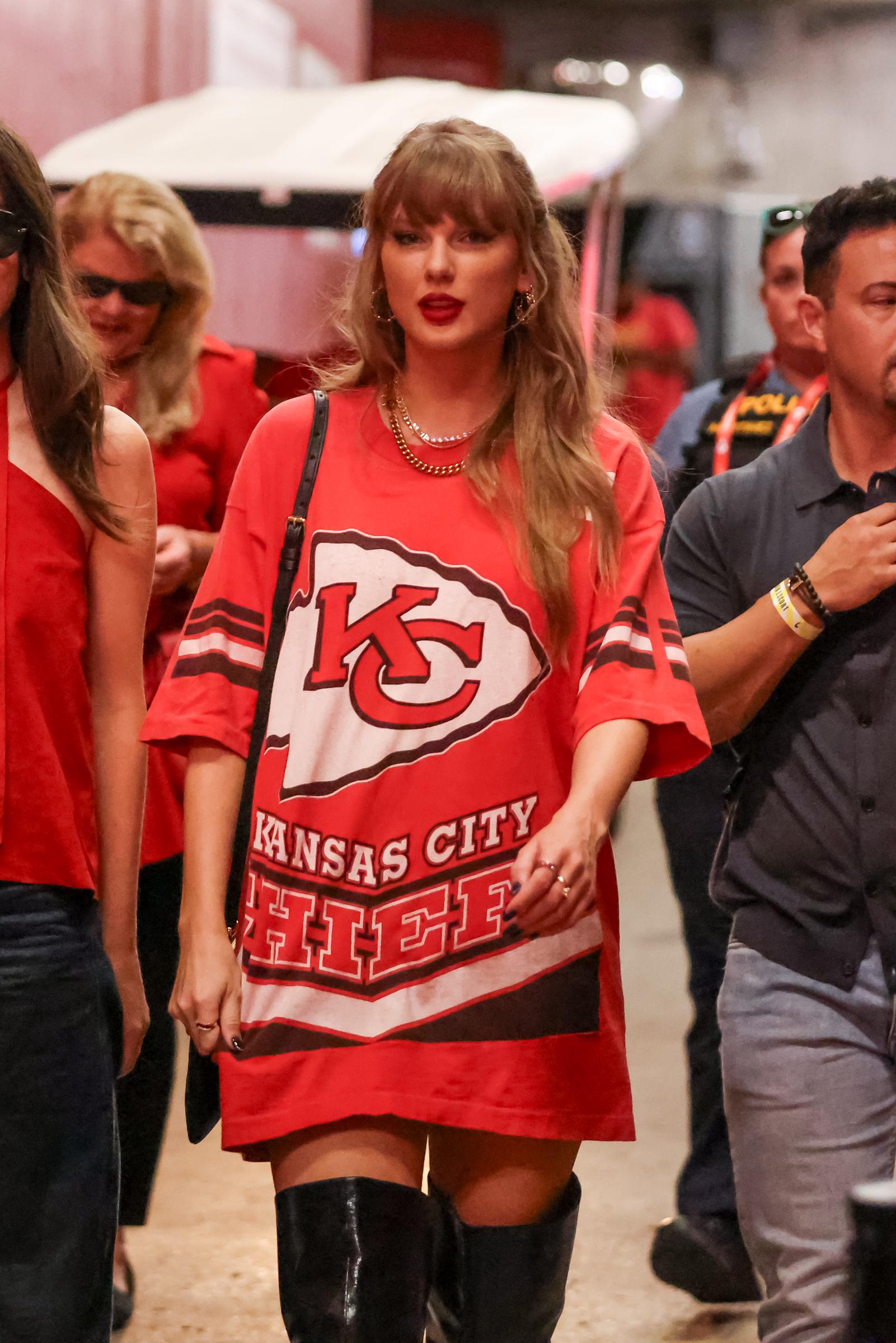 Taylor Swift arrives at the stadium before an NFL game between the Cincinnati Bengals and Kansas City Chiefs on September 15, 2024 | Source: Getty Images