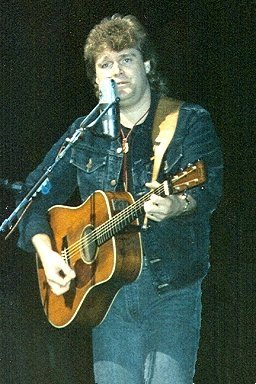 Ricky Skaggs - April 1988. | Source: Wikimedia Commons.