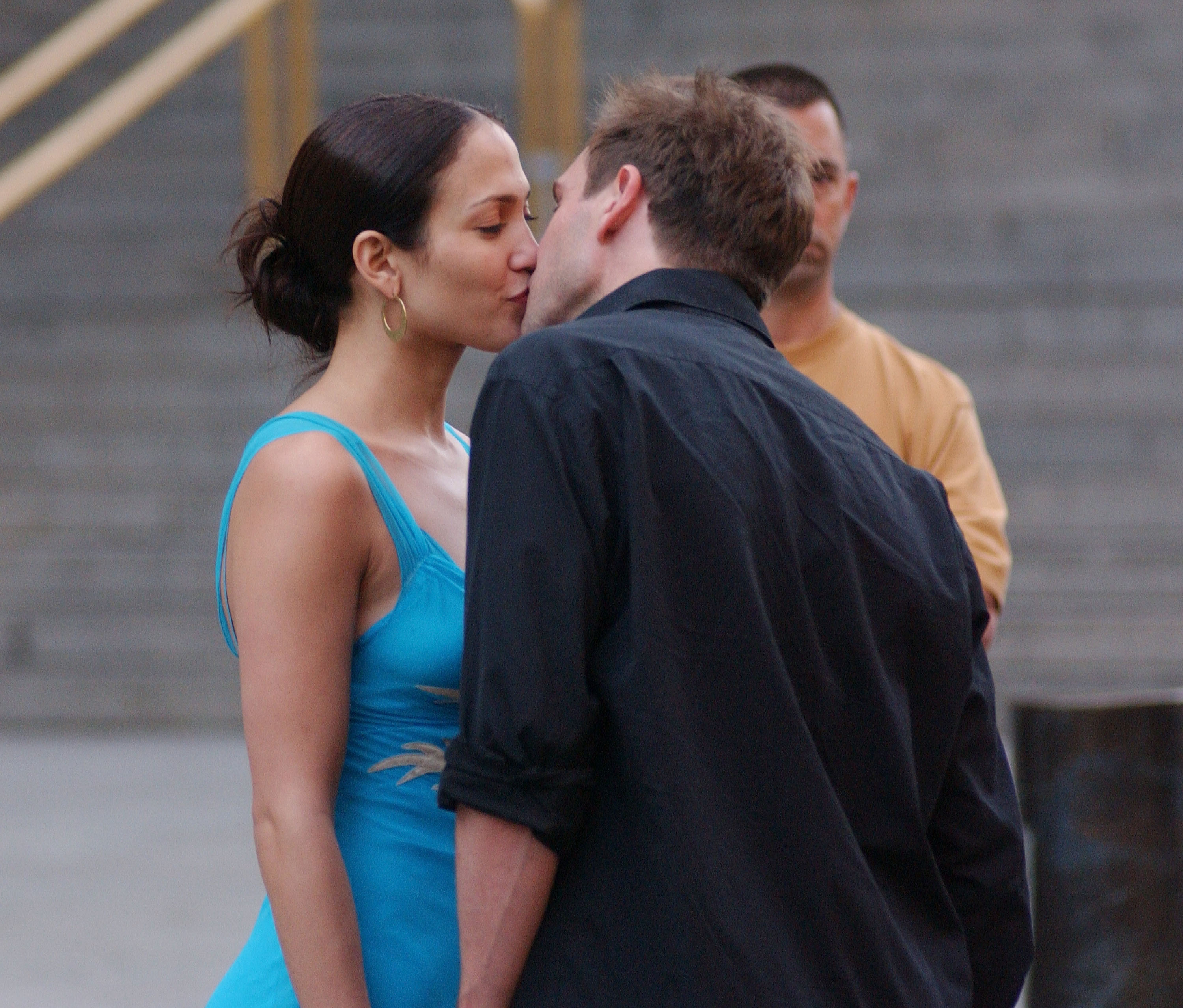 Jennifer Lopez rehearses a scene from the movie "The Chambermaid" with actor Ralph Fiennes on July 24, 2002 | Source: Getty Images