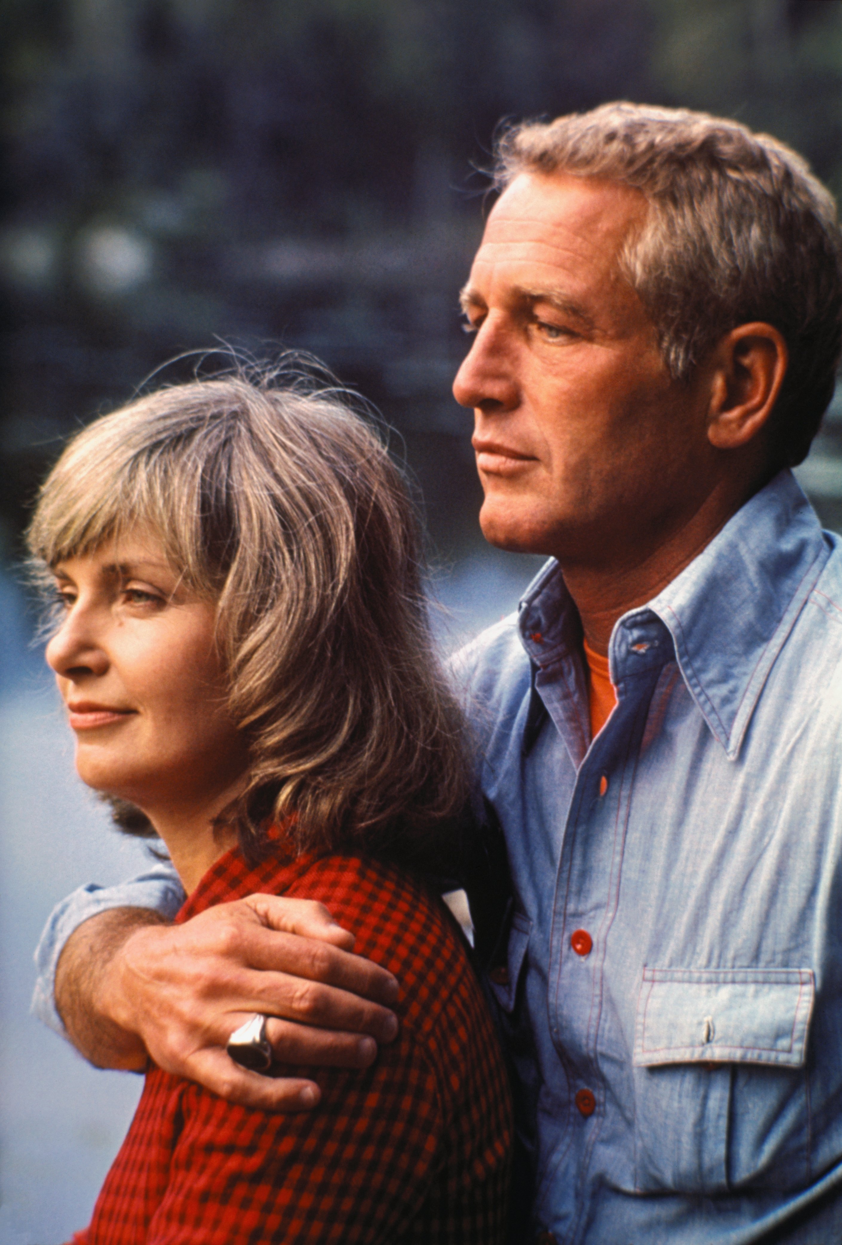Der Schauspieler Paul Newman und seine Frau, die Schauspielerin Joanne Woodward, bei Dreharbeiten zu einem Fernsehspecial. | Quelle: Getty Images