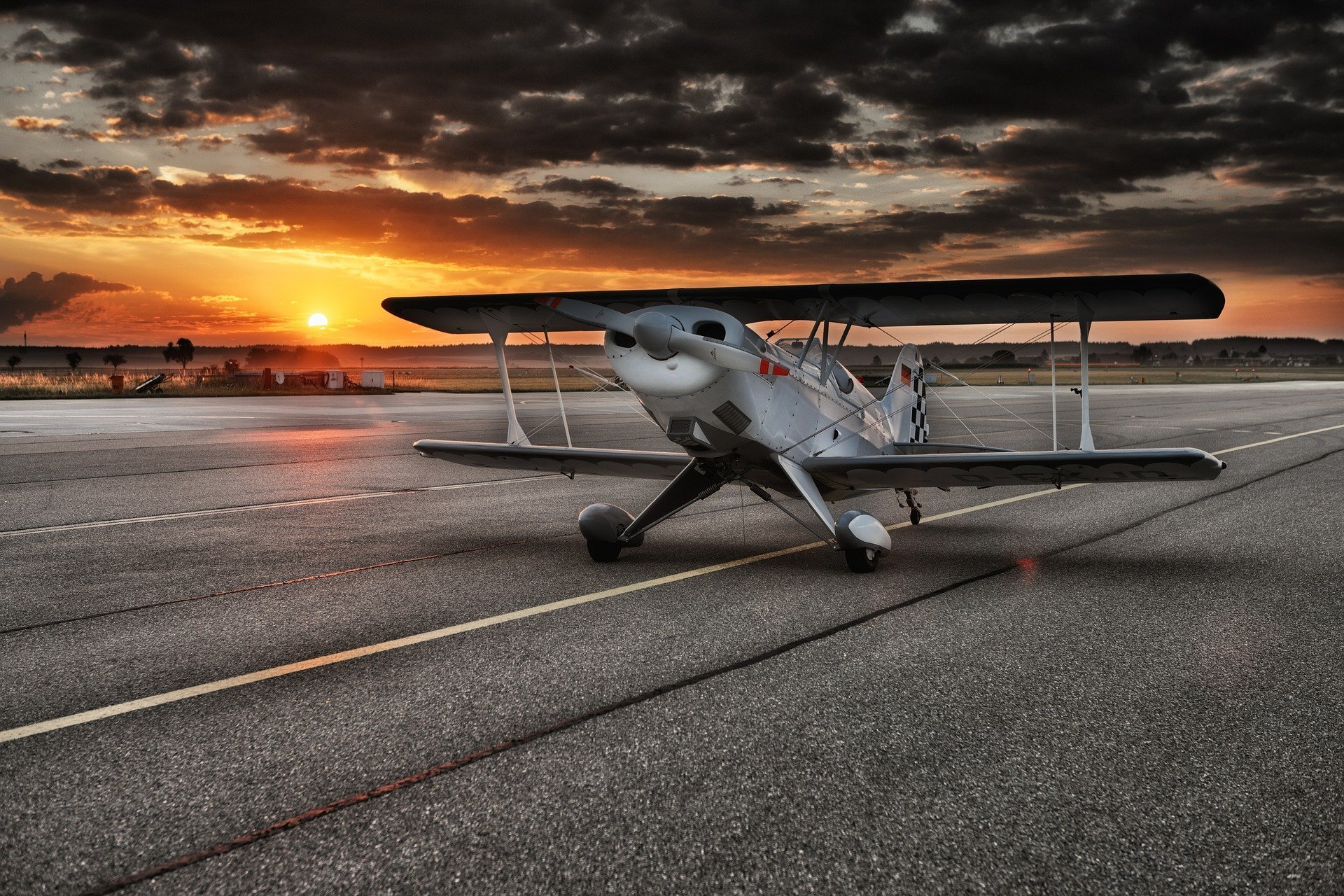 Aircraft at the airport runway | Source: Pixabay