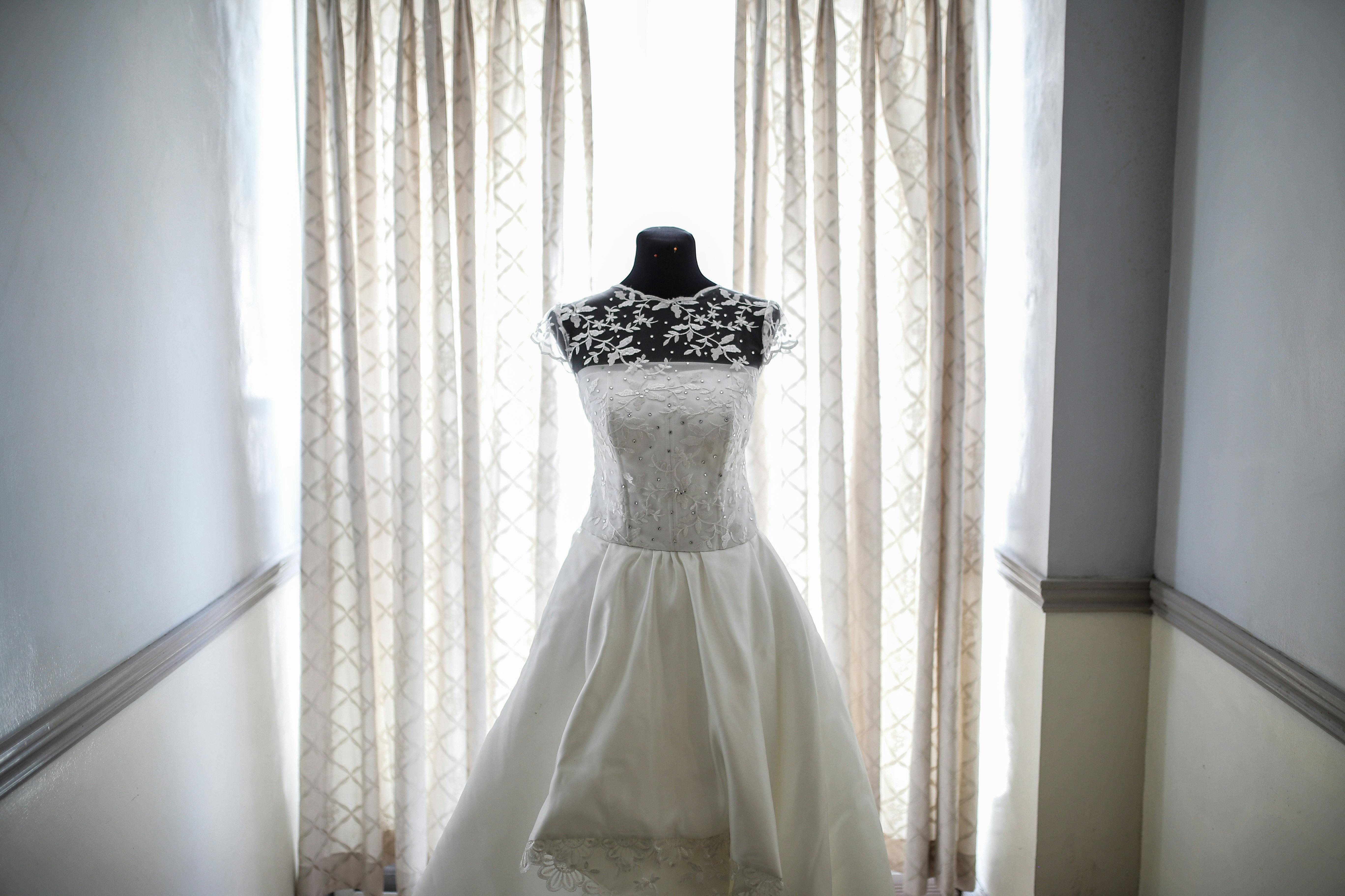 A wedding dress on display on a mannequin | Source: Pexels