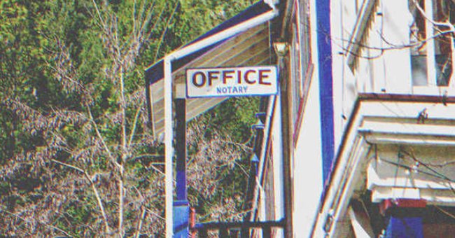 The sign of a notary's office | Source: Shutterstock