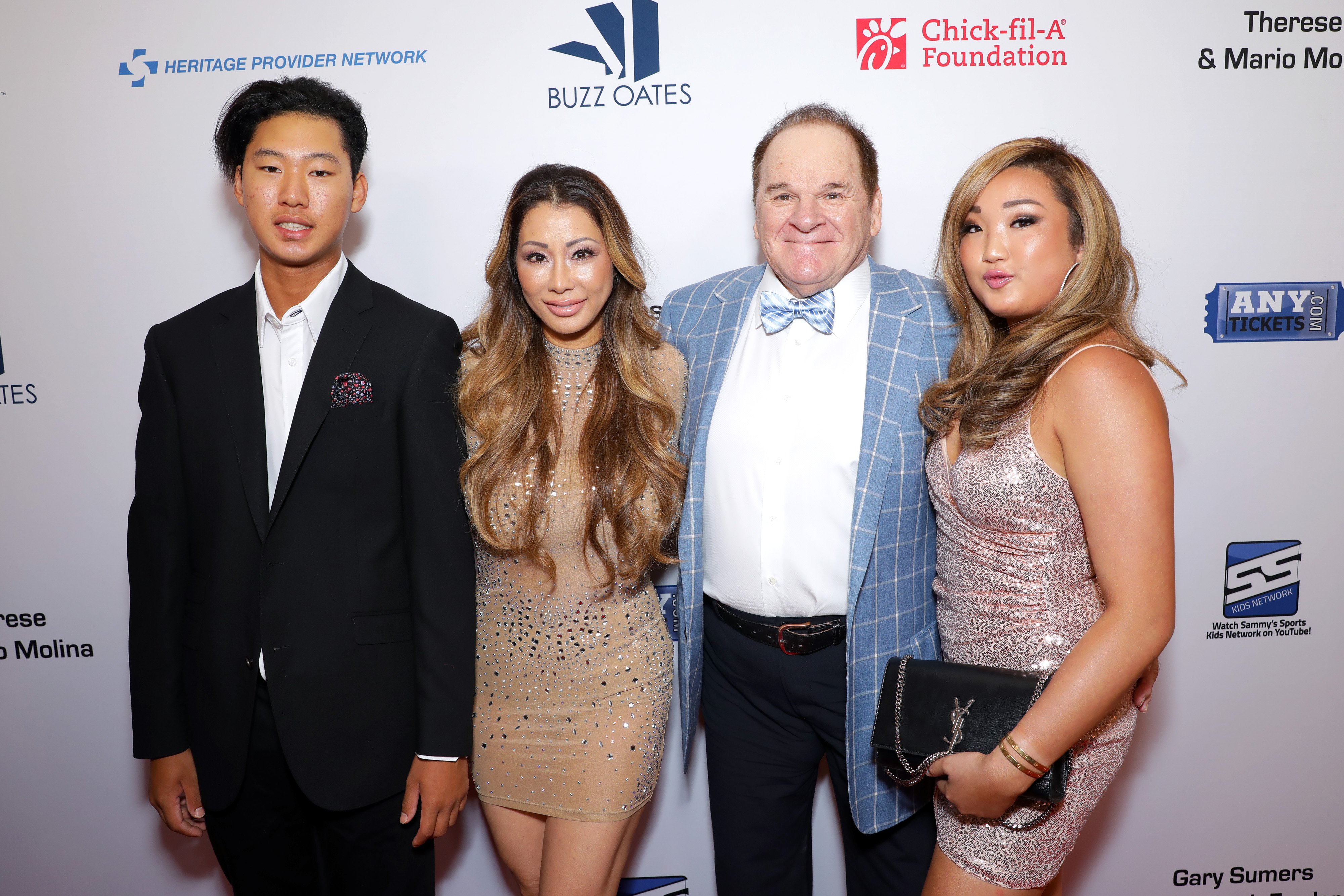Pete Rose and Kiana Kim at the 19th Annual Harold and Carole Pump Foundation Gala with their family in California on August 9, 2019 | Source: Getty Images  