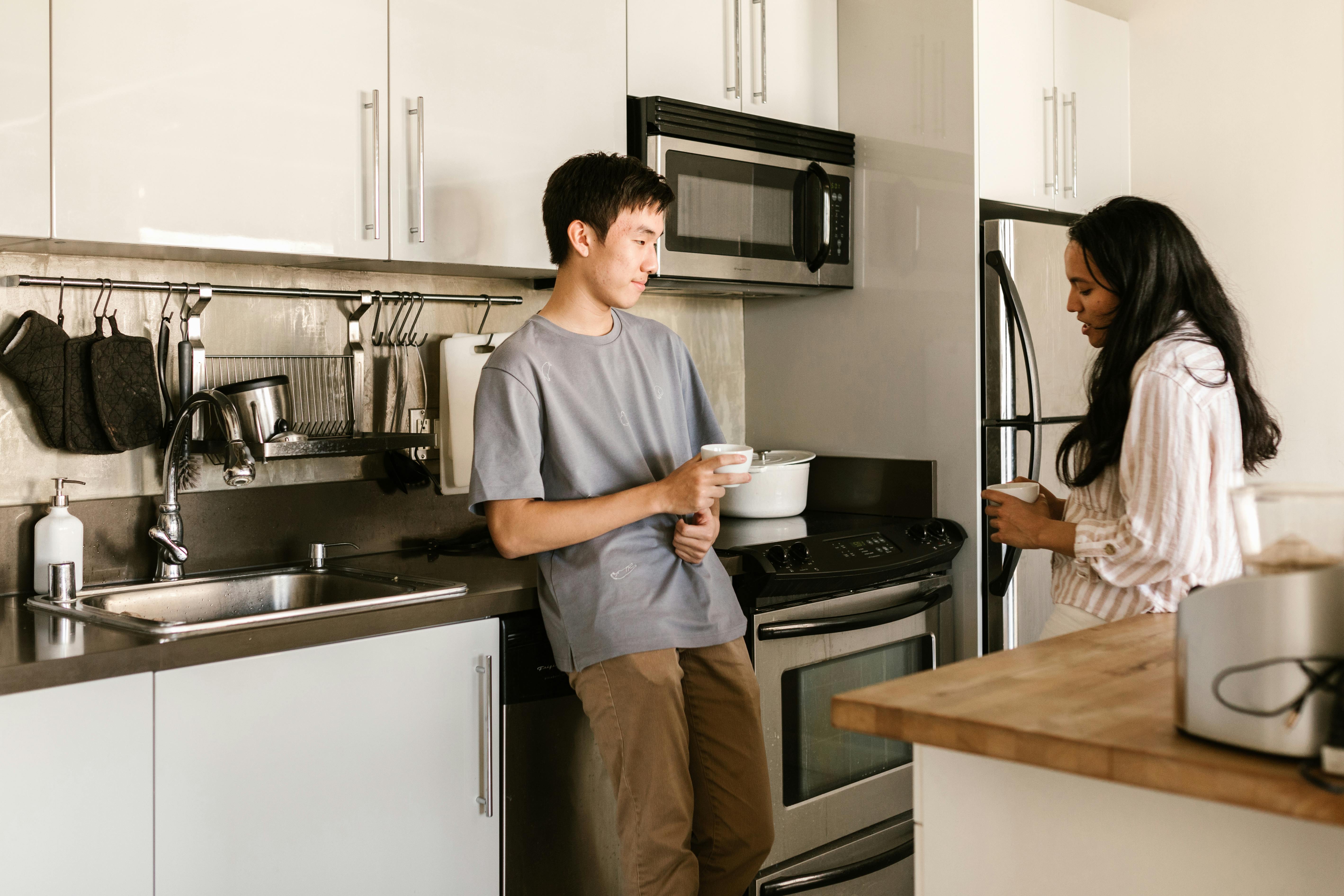 Husband and wife enjoying coffee together | Source: Pexels