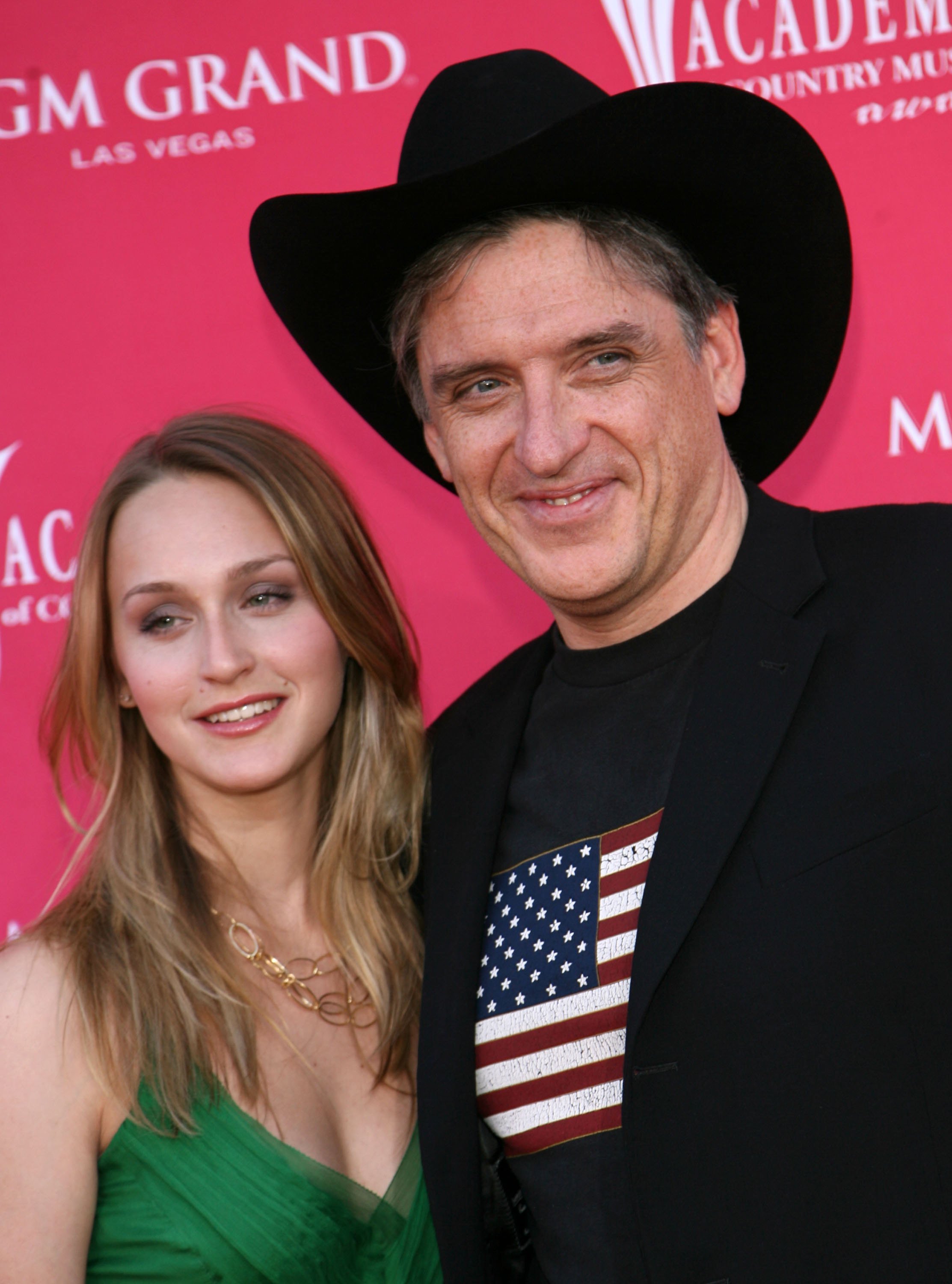 Craig Ferguson (R) and Megan Wallace-Cunningham arrives at the 41st Annual Academy Of Country Music Awards held at the MGM Grand Garden Arena on May 23, 2006, in Las Vegas, Nevada. | Source: Getty Images