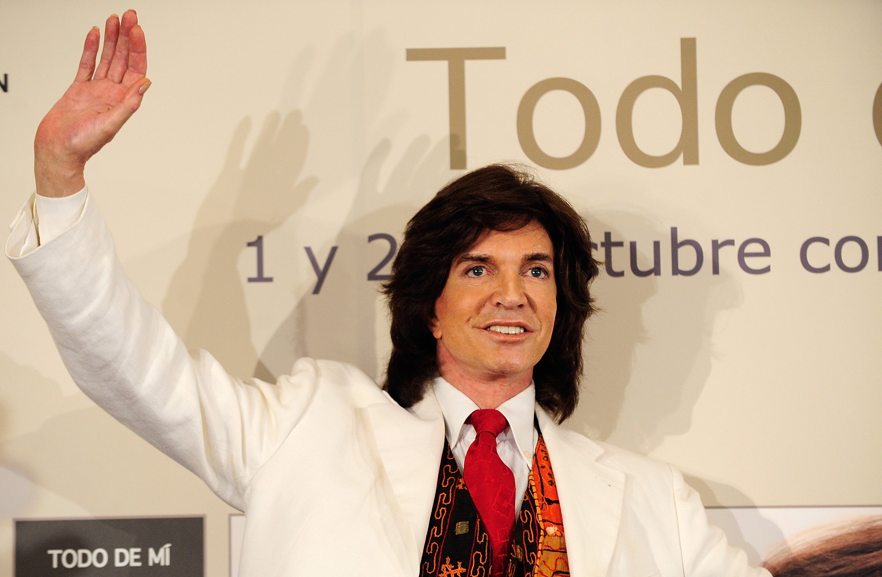 Camilo Sesto en el estreno de su álbum "Todo de Mí" en el Hotel Palace el 6 de julio de 2010 en Madrid, España || Fuente: Getty Images Camilo Sesto en el estreno de su álbum "Todo de Mí" en el Hotel Palace el 6 de julio de 2010 en Madrid, España || Fuente: Getty Images