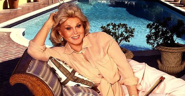 Zsa Zsa Gabor in her Bel-Air mansion in 1992 | Photo: Getty Images    
