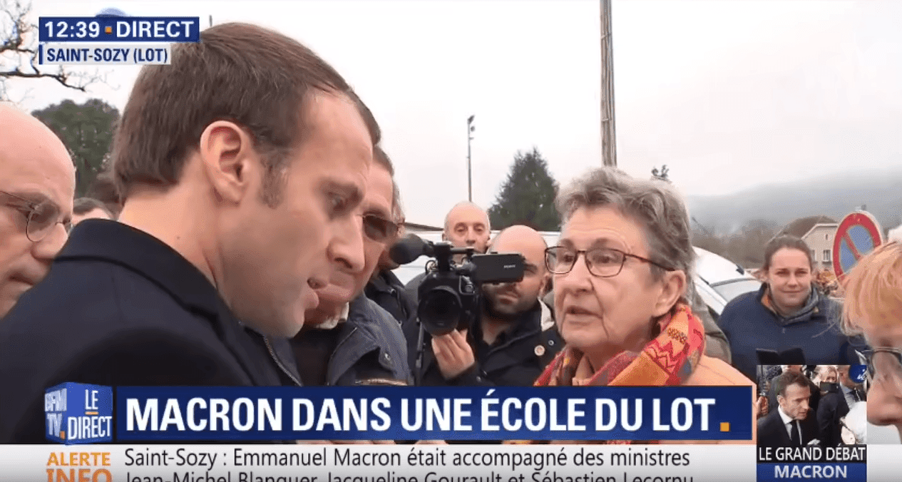 Macron interpellé par une retraitée lors de sa visite dans une école du Lot | Photo: Youtube / BFMTV