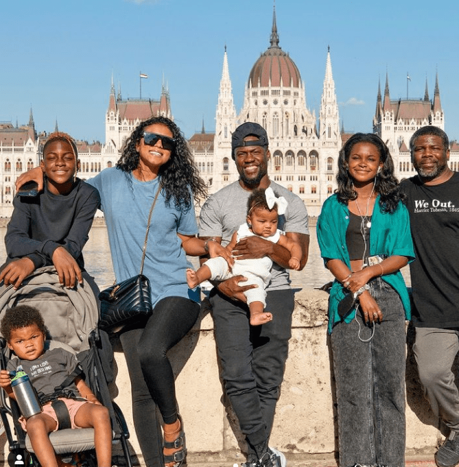 Kevin Hart with his family in Budapest. | Source: Instagram/enikohart