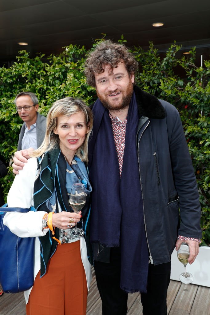 Olivier de Benoist et sa femme Caroline Menand . | Photo : Getty Images