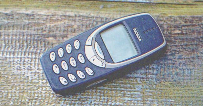Amber hat ein gebrauchtes Telefon gekauft | Quelle: Shutterstock