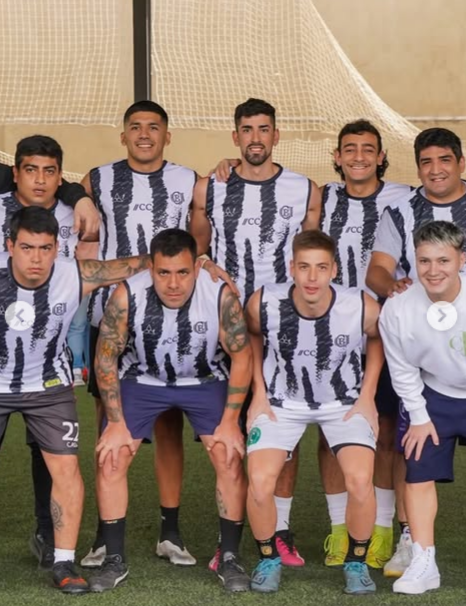 Mariano and Rodrigo Robles with their soccer team in a photo shared on April 6, 2026  | Source: Instagram/rodrirobles10