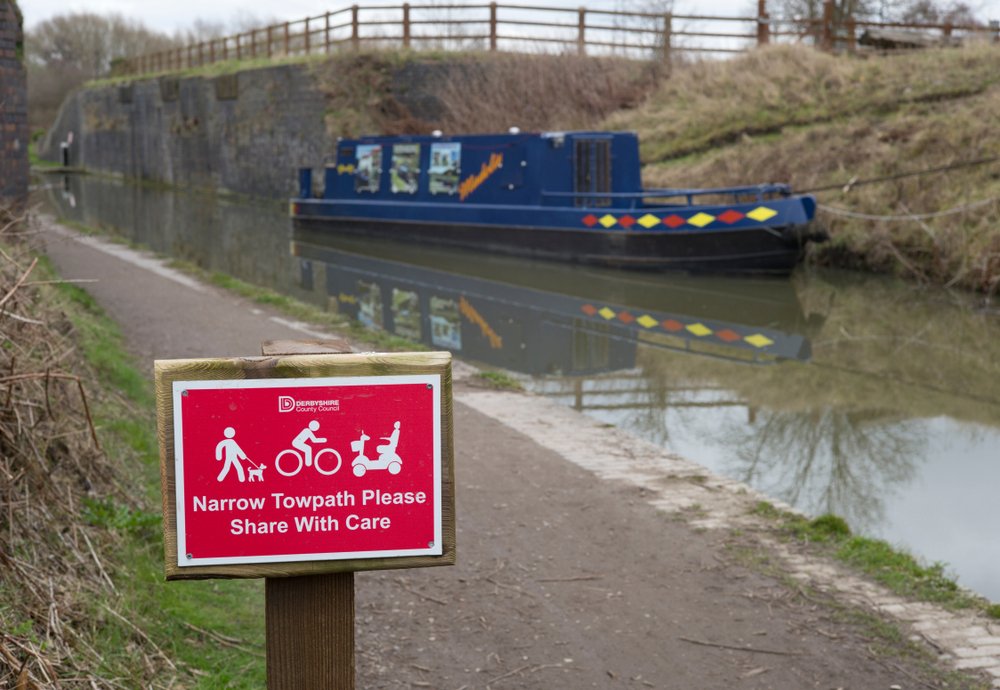 Canal en Staveley, Derbyshire, Inglaterra. | Foto: Shutterstock