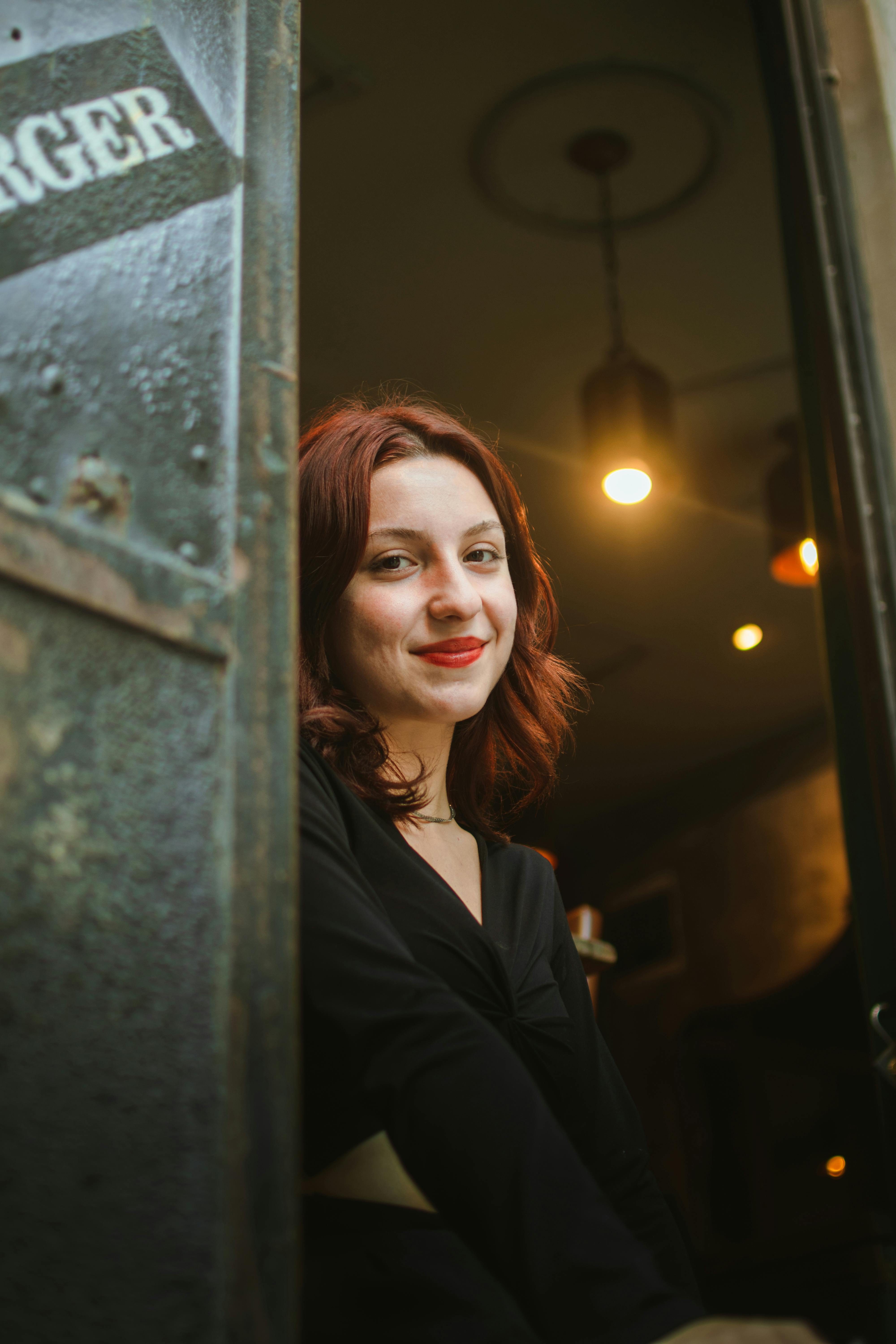 A happy woman in a cafe | Source: Pexels