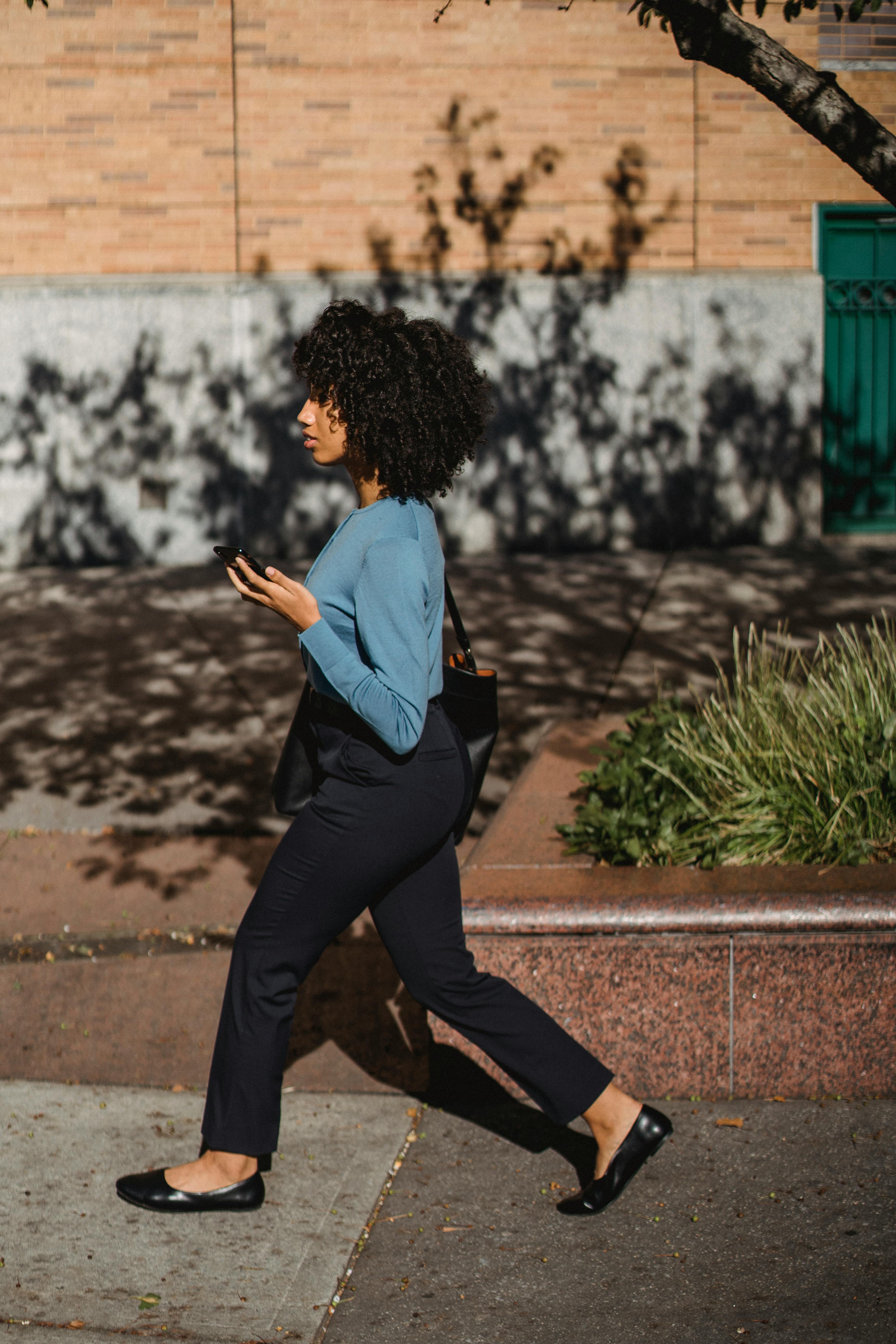 A woman going for a walk. | Source: Pexels