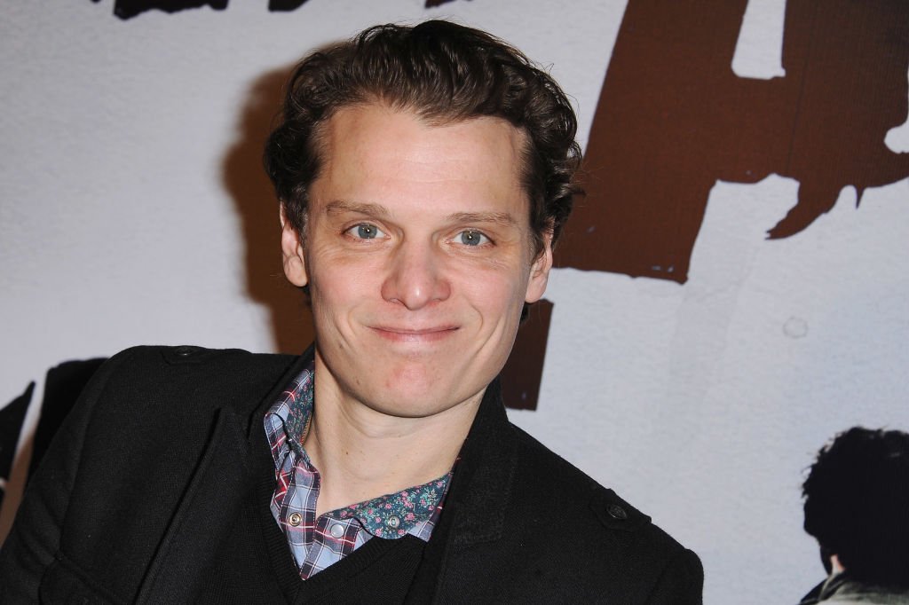 Le chanteur français Benabar (Bruno Nicolini) assiste à la première de 'L'homme qui voulait vivre sa vie' au cinéma Gaumont Marignan le 28 octobre 2010 à Paris, France. | Photo : Getty Images Le chanteur français Benabar (Bruno Nicolini) assiste à la première de 'L'homme qui voulait vivre sa vie' au cinéma Gaumont Marignan le 28 octobre 2010 à Paris, France. | Photo : Getty Images