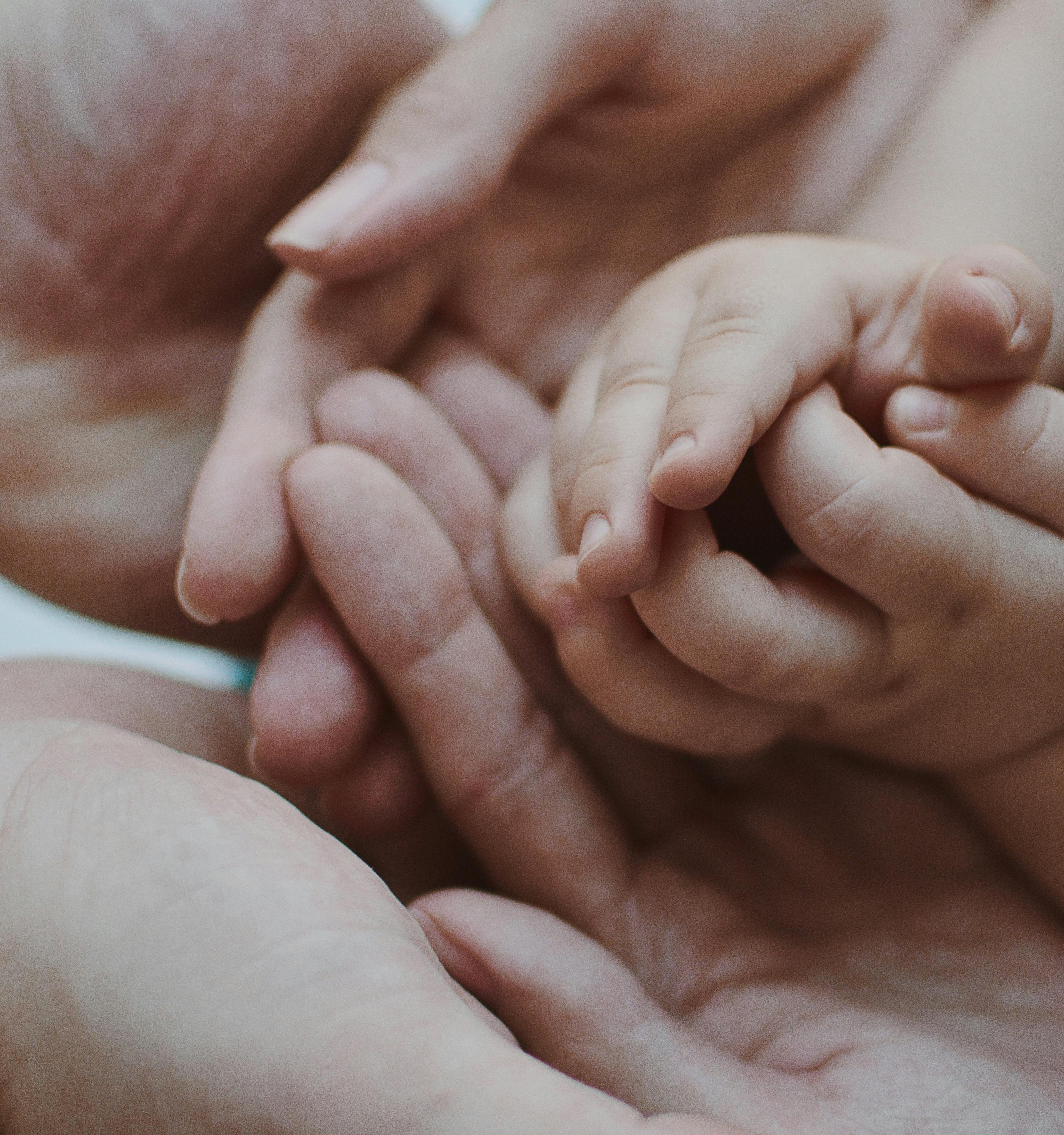 New parents holding their baby's hands | Source: Pexels