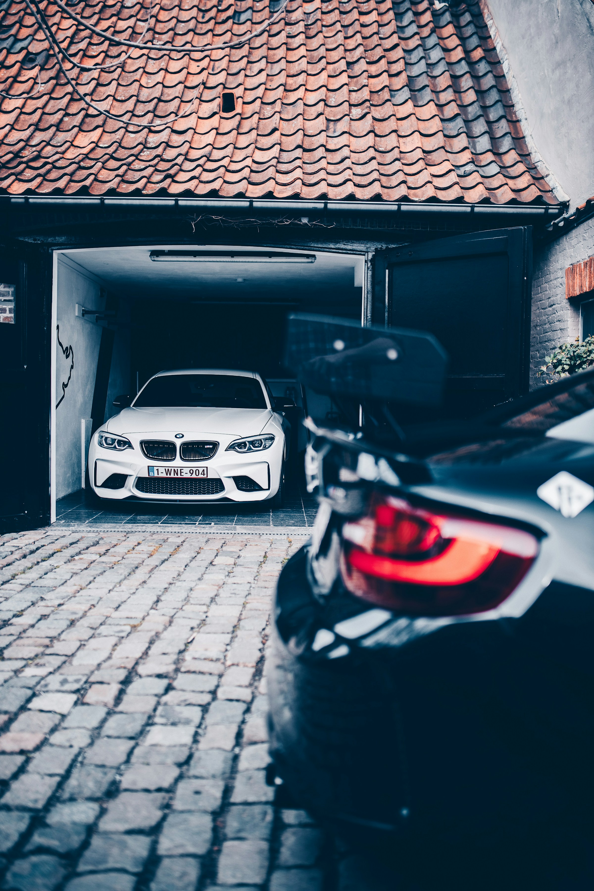A car in a garage | Source: Unsplash