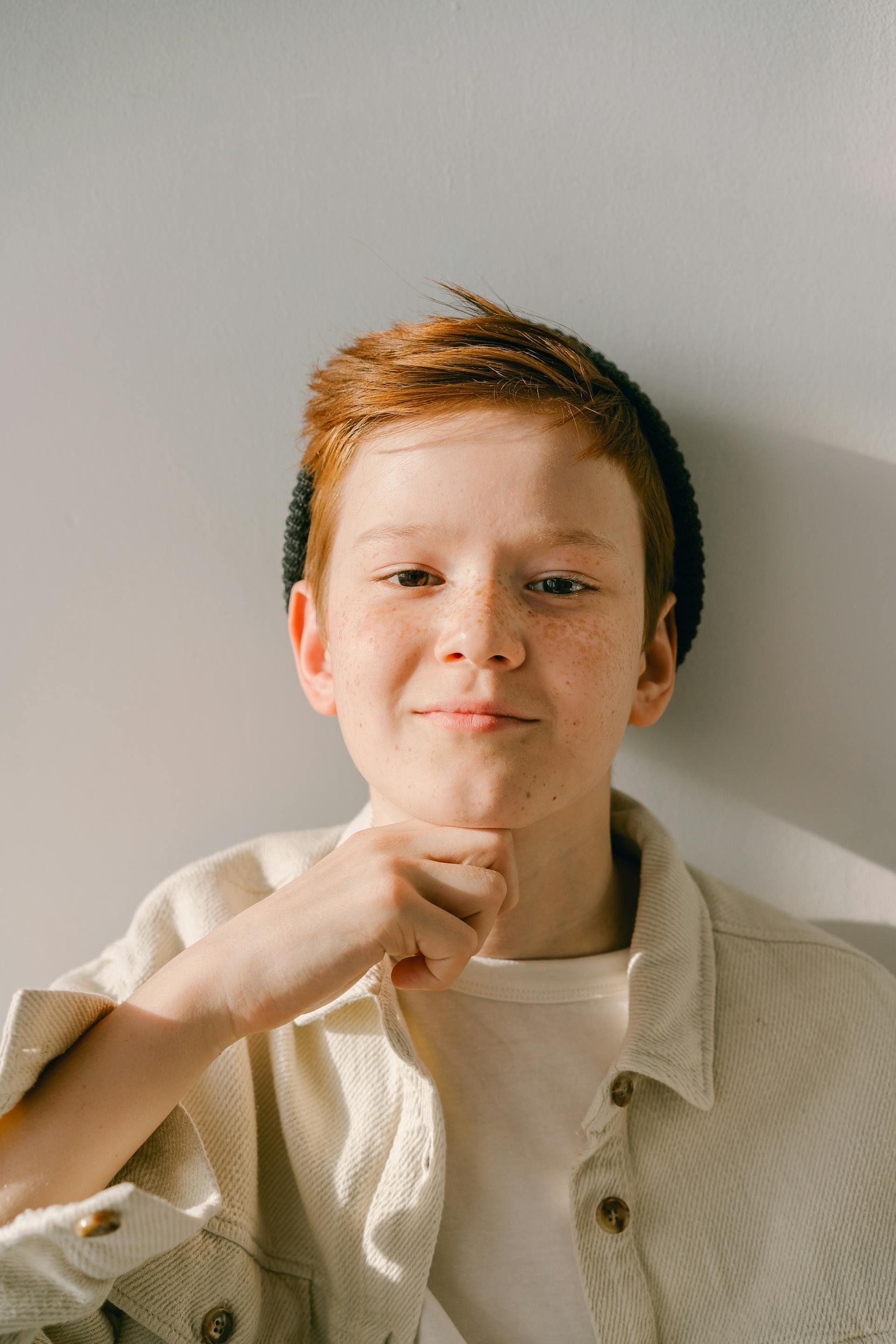 A young boy smiling | Source: Pexels